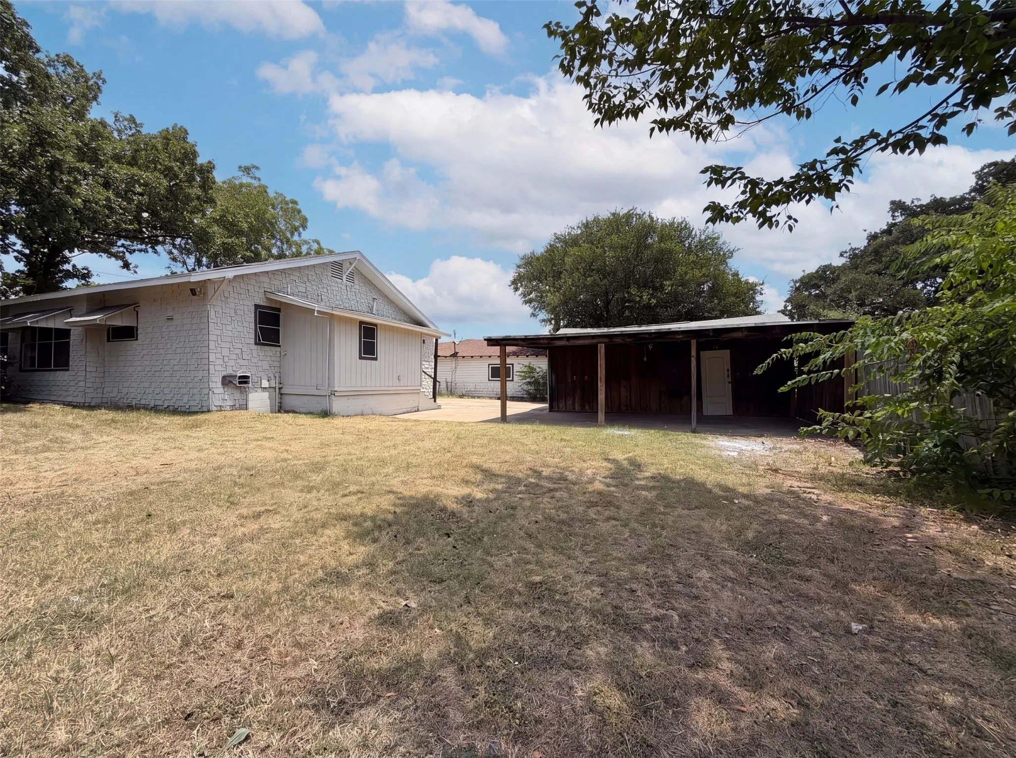 Single Family Residence For Sale in Tarrant County , 5124 Norma Street, Fort Worth, Texas 76112, 3 Bedroom, 2 Bathroom, 2 Garage spaces, 1,198 Sqft, built in 1938, mls#21325701, Real Estate Agent in Fort Worth, Homes For Sale in Tarrant county, Homes For Sale in Fort Worth, Realtor in Fort Worth Texas, Real Estate Brokerage Independent Realty Texas, Luminita Cordes Realtor