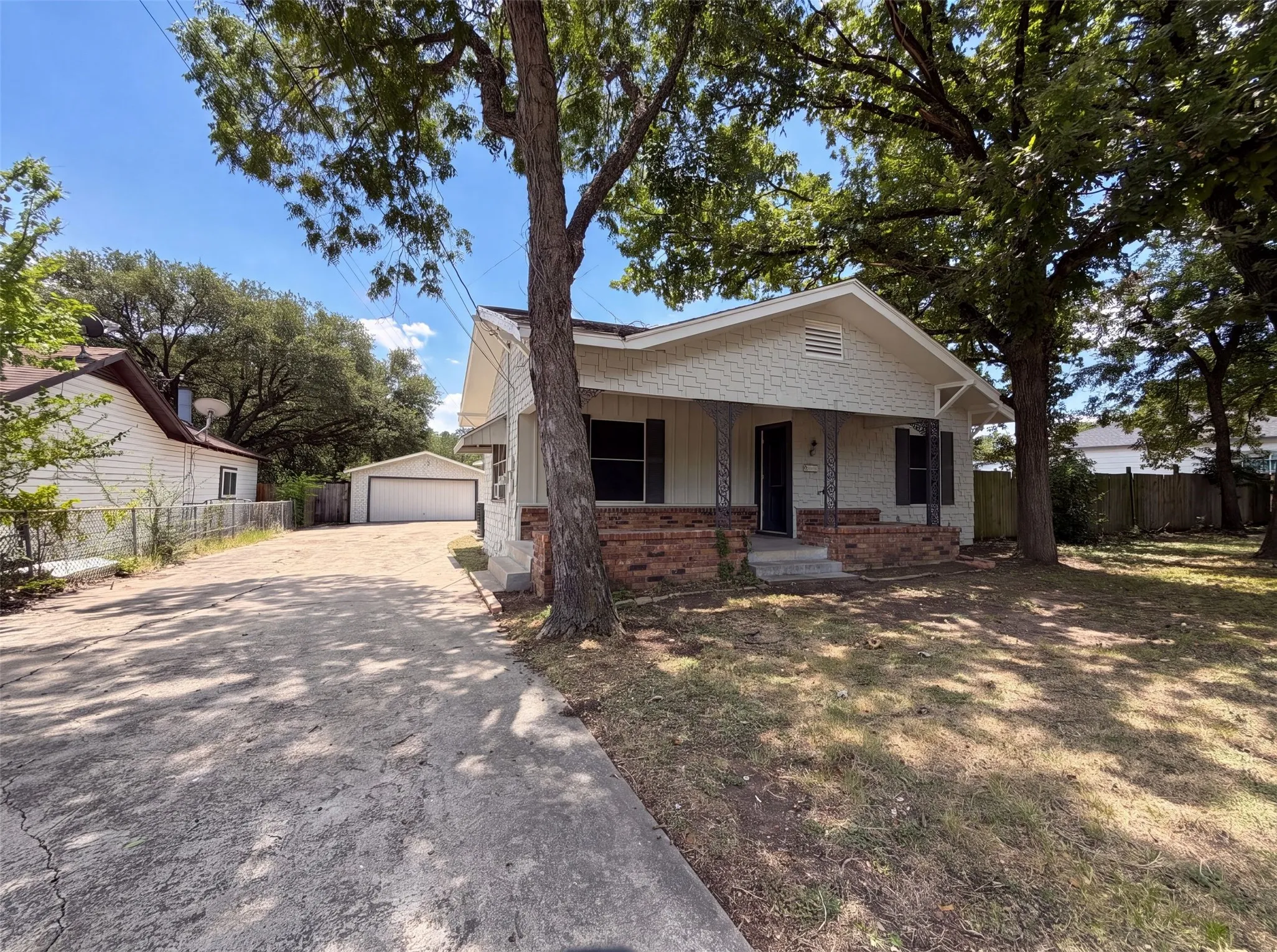 Single Family Residence For Sale in Tarrant County , 5124 Norma Street, Fort Worth, Texas 76112, 3 Bedroom, 2 Bathroom, 2 Garage spaces, 1,198 Sqft, built in 1938, mls#21325701, Real Estate Agent in Fort Worth, Homes For Sale in Tarrant county, Homes For Sale in Fort Worth, Realtor in Fort Worth Texas, Real Estate Brokerage Independent Realty Texas, Luminita Cordes Realtor
