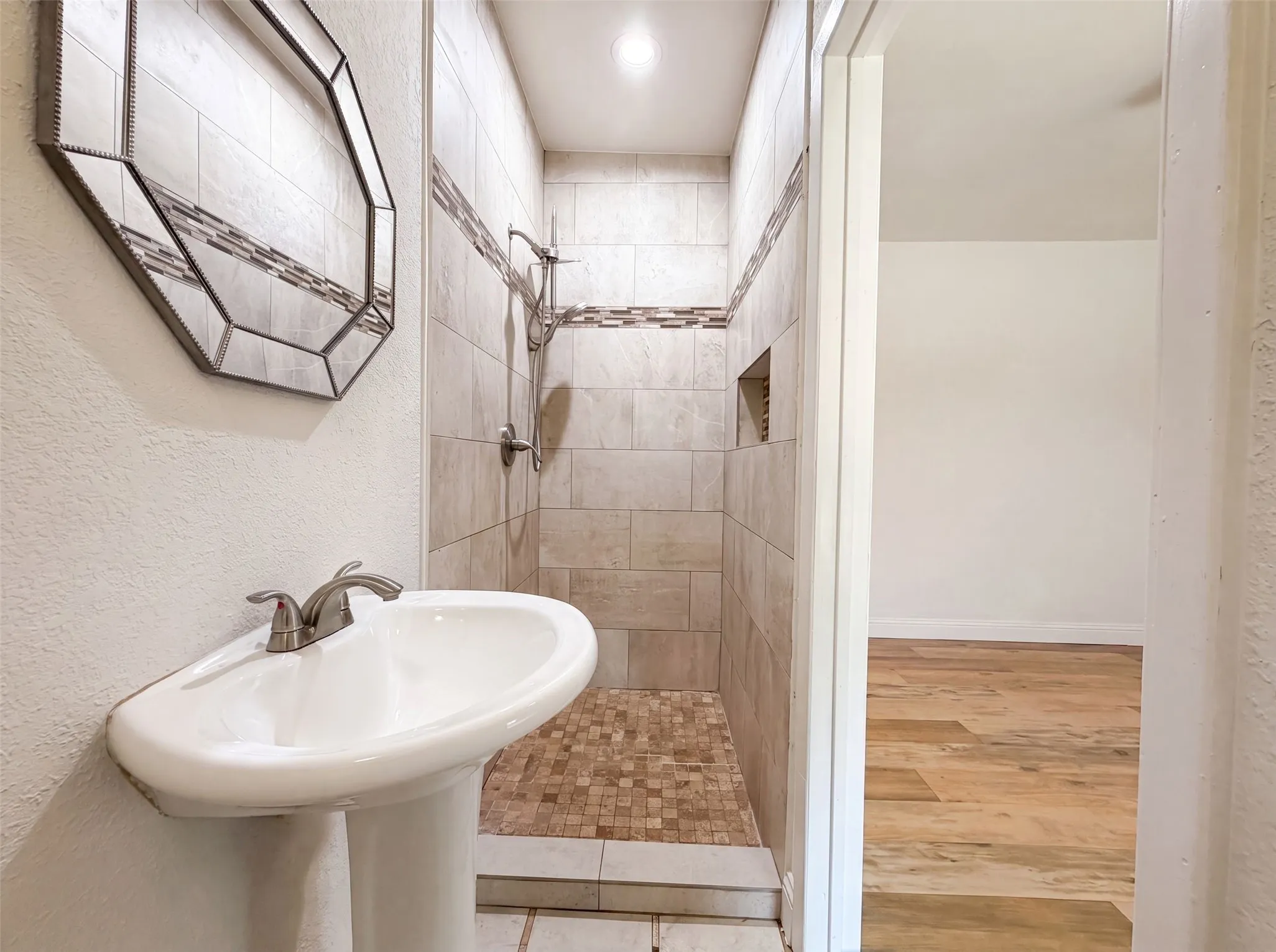 Single Family Residence For Sale in Tarrant County , 5124 Norma Street, Fort Worth, Texas 76112, 3 Bedroom, 2 Bathroom, 2 Garage spaces, 1,198 Sqft, built in 1938, mls#21325701, Real Estate Agent in Fort Worth, Homes For Sale in Tarrant county, Homes For Sale in Fort Worth, Realtor in Fort Worth Texas, Real Estate Brokerage Independent Realty Texas, Luminita Cordes Realtor