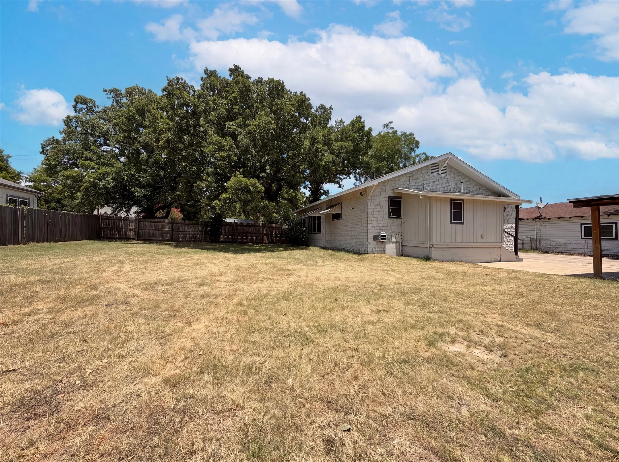 Single Family Residence For Sale in Tarrant County , 5124 Norma Street, Fort Worth, Texas 76112, 3 Bedroom, 2 Bathroom, 2 Garage spaces, 1,198 Sqft, built in 1938, mls#21325701, Real Estate Agent in Fort Worth, Homes For Sale in Tarrant county, Homes For Sale in Fort Worth, Realtor in Fort Worth Texas, Real Estate Brokerage Independent Realty Texas, Luminita Cordes Realtor