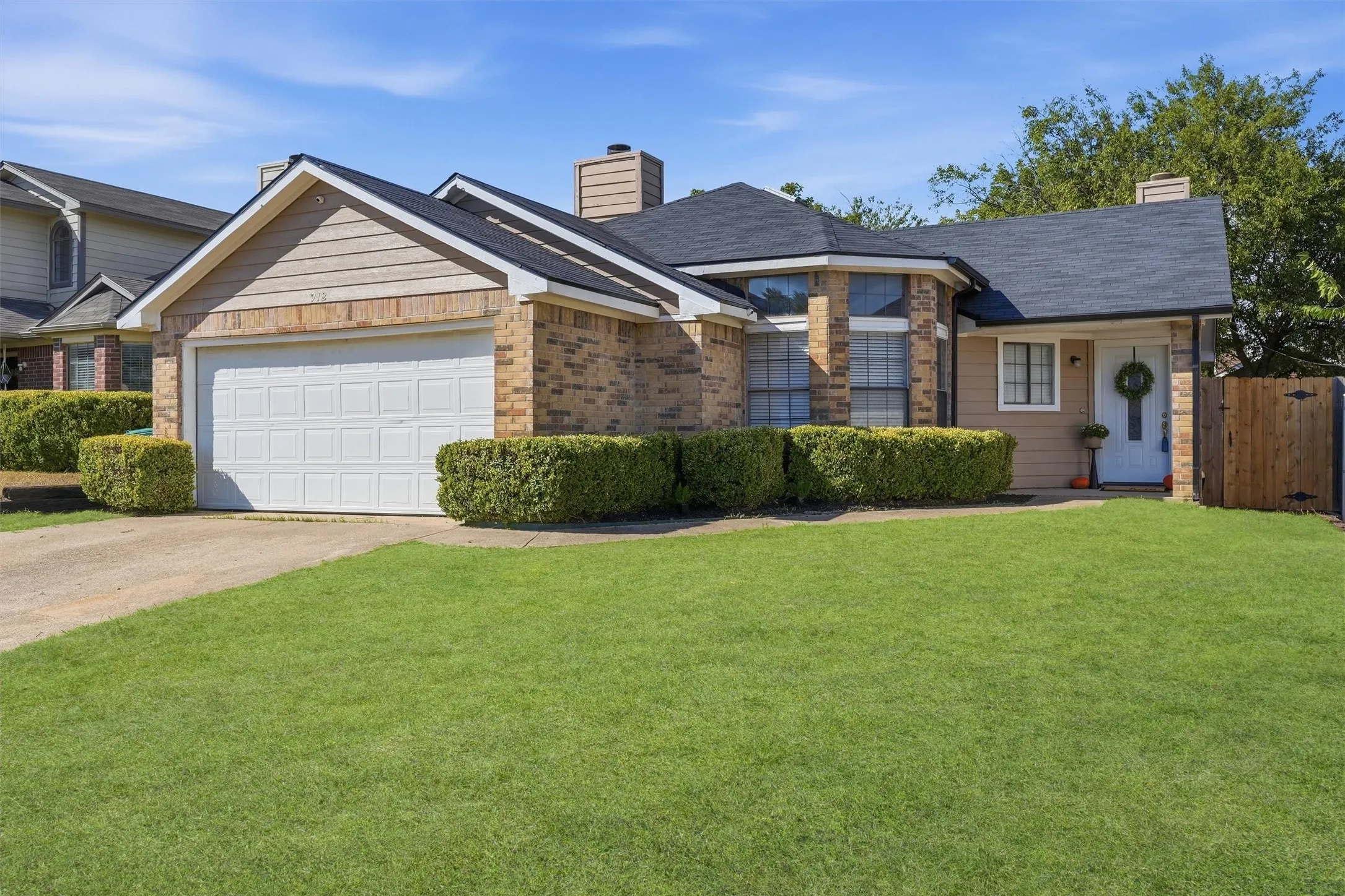 Single Family Residence For Sale in Dallas County , 912 Turner Court, Cedar Hill, Texas 75104, 3 Bedroom, 2 Bathroom, 2 Garage spaces, 1,310 Sqft, built in 1987, mls#21325706, Real Estate Agent in Cedar Hill, Homes For Sale in Dallas county, Homes For Sale in Cedar Hill, Realtor in Cedar Hill Texas, Real Estate Brokerage Independent Realty Texas, Luminita Cordes Realtor