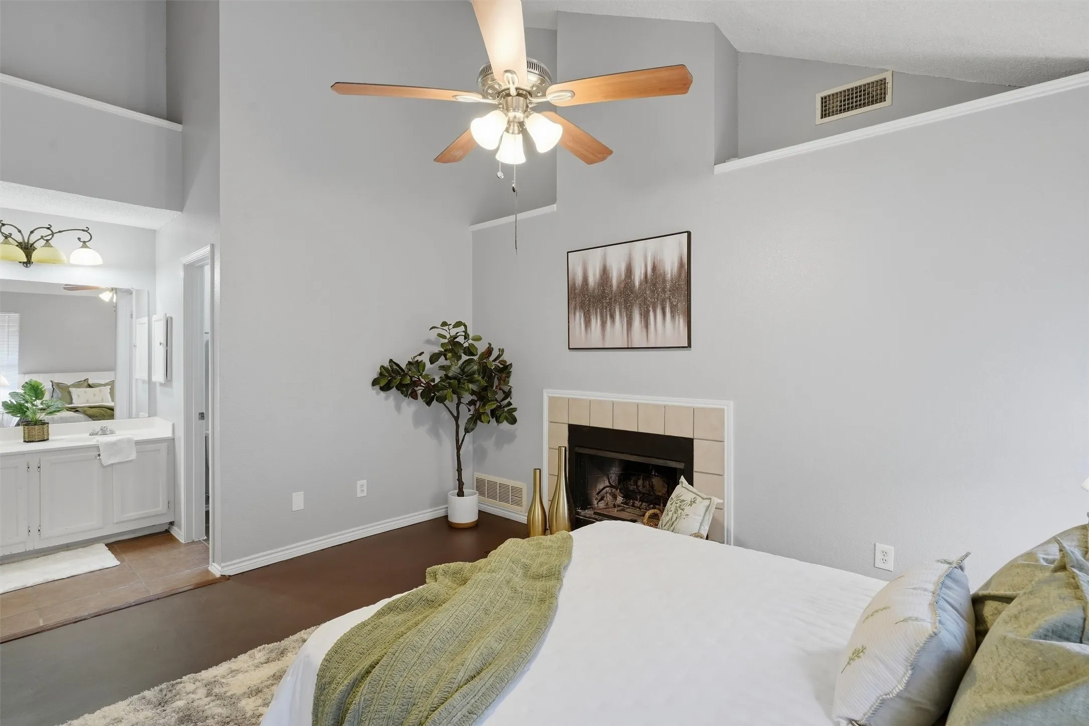 Single Family Residence For Sale in Dallas County , 912 Turner Court, Cedar Hill, Texas 75104, 3 Bedroom, 2 Bathroom, 2 Garage spaces, 1,310 Sqft, built in 1987, mls#21325706, Real Estate Agent in Cedar Hill, Homes For Sale in Dallas county, Homes For Sale in Cedar Hill, Realtor in Cedar Hill Texas, Real Estate Brokerage Independent Realty Texas, Luminita Cordes Realtor