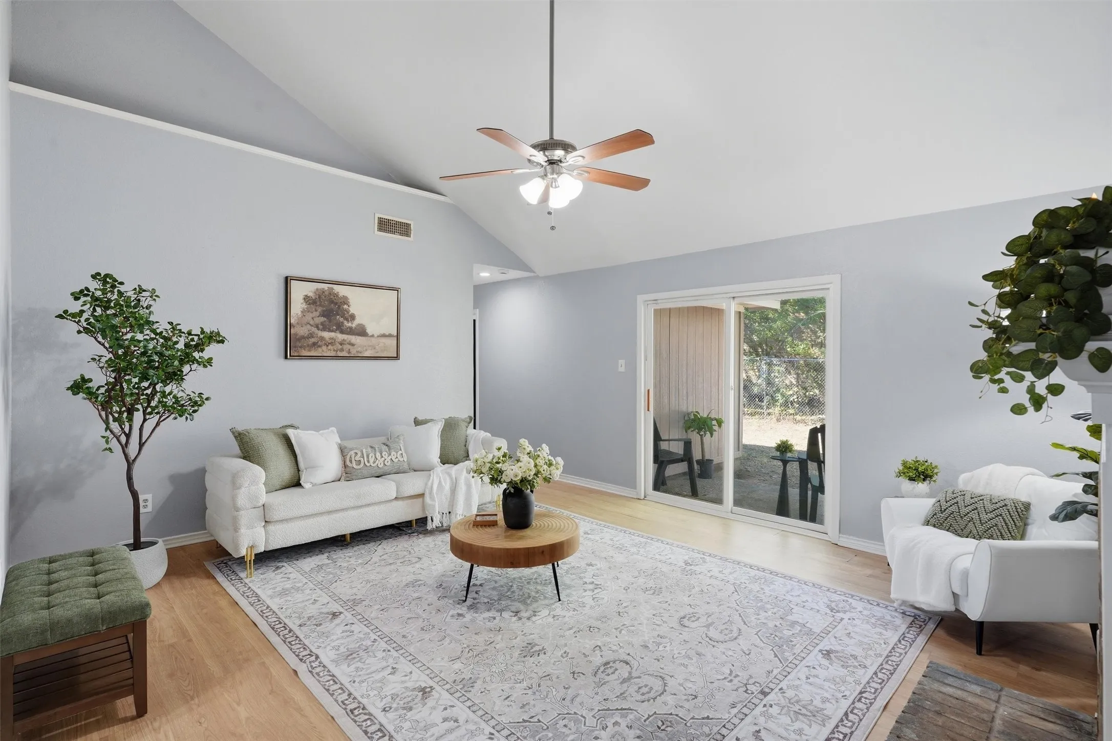 Single Family Residence For Sale in Dallas County , 912 Turner Court, Cedar Hill, Texas 75104, 3 Bedroom, 2 Bathroom, 2 Garage spaces, 1,310 Sqft, built in 1987, mls#21325706, Real Estate Agent in Cedar Hill, Homes For Sale in Dallas county, Homes For Sale in Cedar Hill, Realtor in Cedar Hill Texas, Real Estate Brokerage Independent Realty Texas, Luminita Cordes Realtor