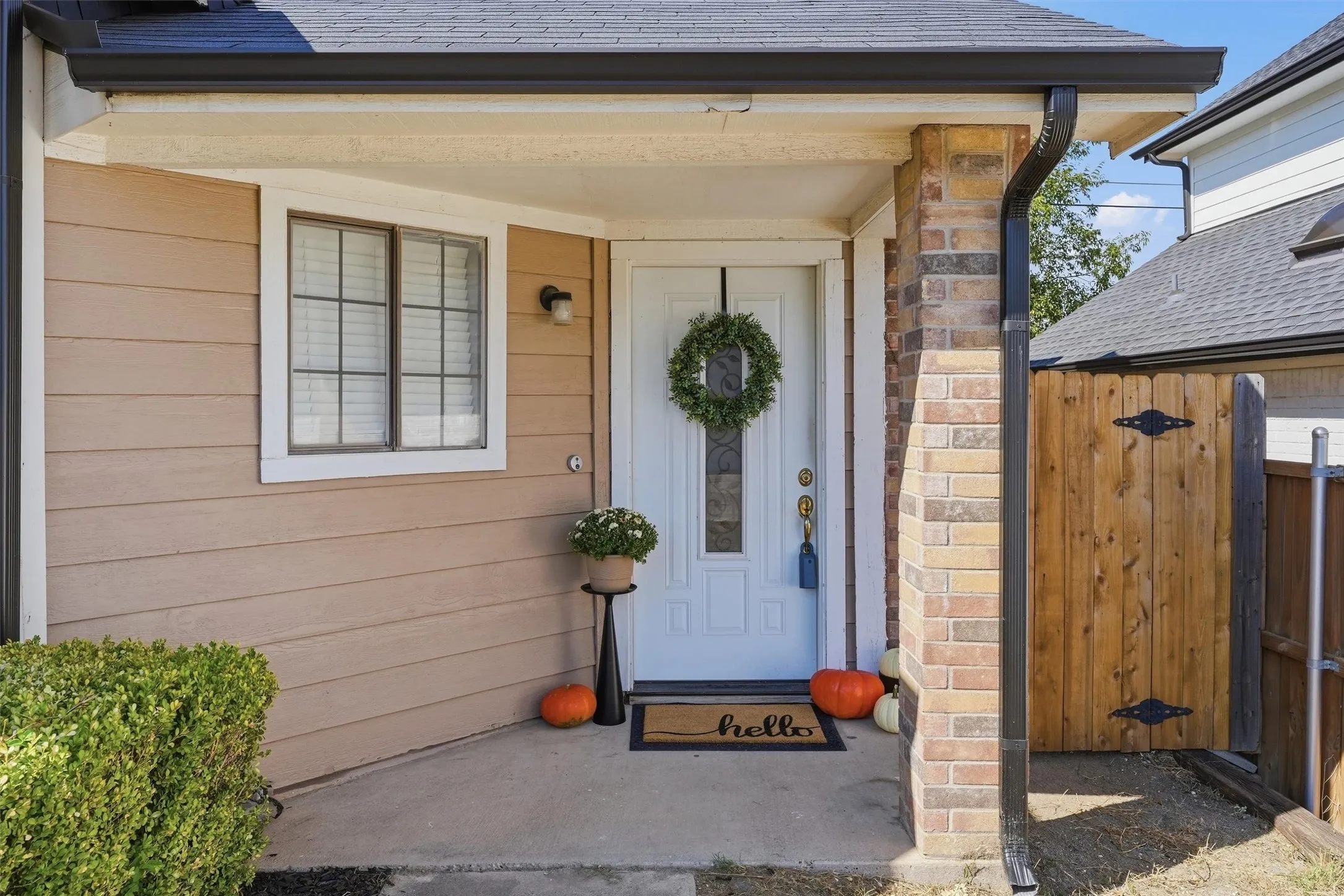 Single Family Residence For Sale in Dallas County , 912 Turner Court, Cedar Hill, Texas 75104, 3 Bedroom, 2 Bathroom, 2 Garage spaces, 1,310 Sqft, built in 1987, mls#21325706, Real Estate Agent in Cedar Hill, Homes For Sale in Dallas county, Homes For Sale in Cedar Hill, Realtor in Cedar Hill Texas, Real Estate Brokerage Independent Realty Texas, Luminita Cordes Realtor