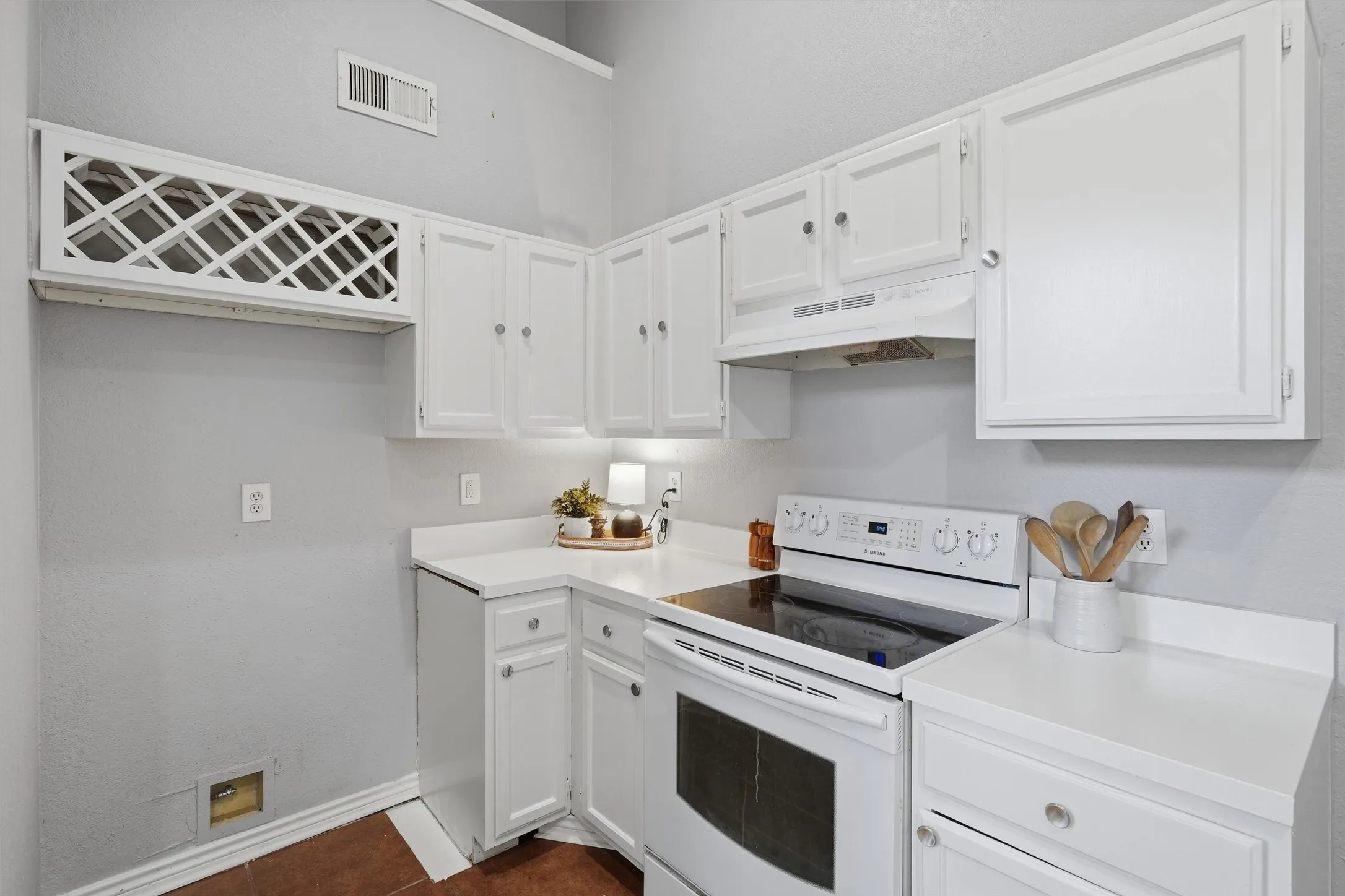 Single Family Residence For Sale in Dallas County , 912 Turner Court, Cedar Hill, Texas 75104, 3 Bedroom, 2 Bathroom, 2 Garage spaces, 1,310 Sqft, built in 1987, mls#21325706, Real Estate Agent in Cedar Hill, Homes For Sale in Dallas county, Homes For Sale in Cedar Hill, Realtor in Cedar Hill Texas, Real Estate Brokerage Independent Realty Texas, Luminita Cordes Realtor