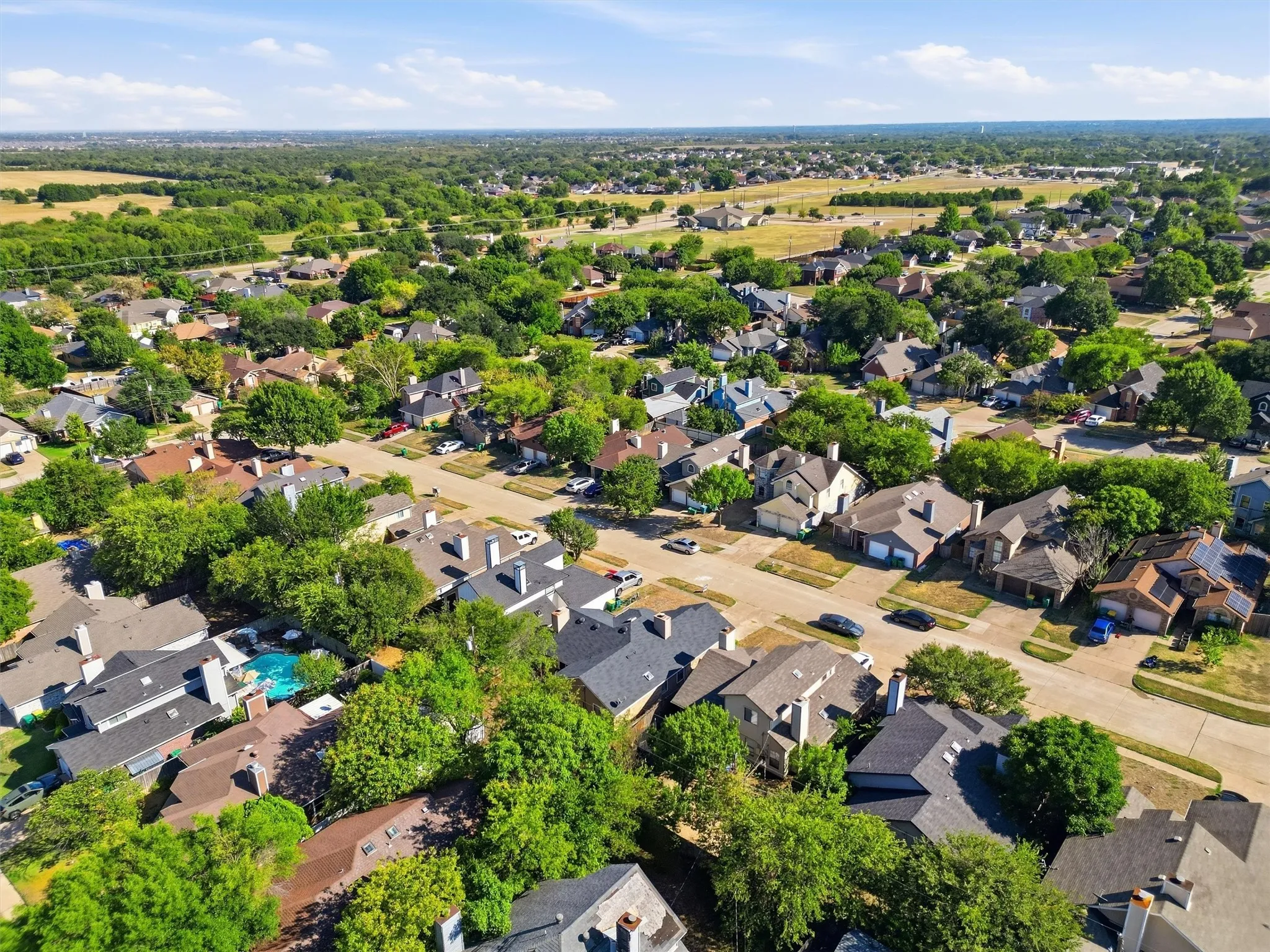 Single Family Residence For Sale in Dallas County , 912 Turner Court, Cedar Hill, Texas 75104, 3 Bedroom, 2 Bathroom, 2 Garage spaces, 1,310 Sqft, built in 1987, mls#21325706, Real Estate Agent in Cedar Hill, Homes For Sale in Dallas county, Homes For Sale in Cedar Hill, Realtor in Cedar Hill Texas, Real Estate Brokerage Independent Realty Texas, Luminita Cordes Realtor