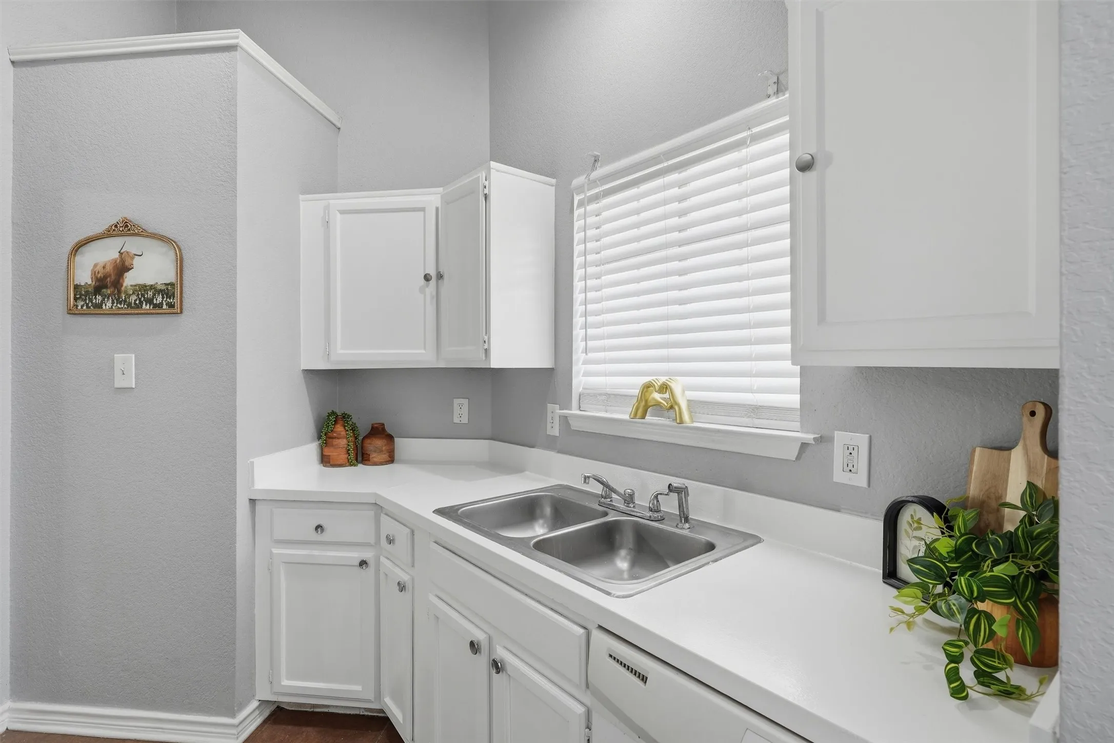 Single Family Residence For Sale in Dallas County , 912 Turner Court, Cedar Hill, Texas 75104, 3 Bedroom, 2 Bathroom, 2 Garage spaces, 1,310 Sqft, built in 1987, mls#21325706, Real Estate Agent in Cedar Hill, Homes For Sale in Dallas county, Homes For Sale in Cedar Hill, Realtor in Cedar Hill Texas, Real Estate Brokerage Independent Realty Texas, Luminita Cordes Realtor