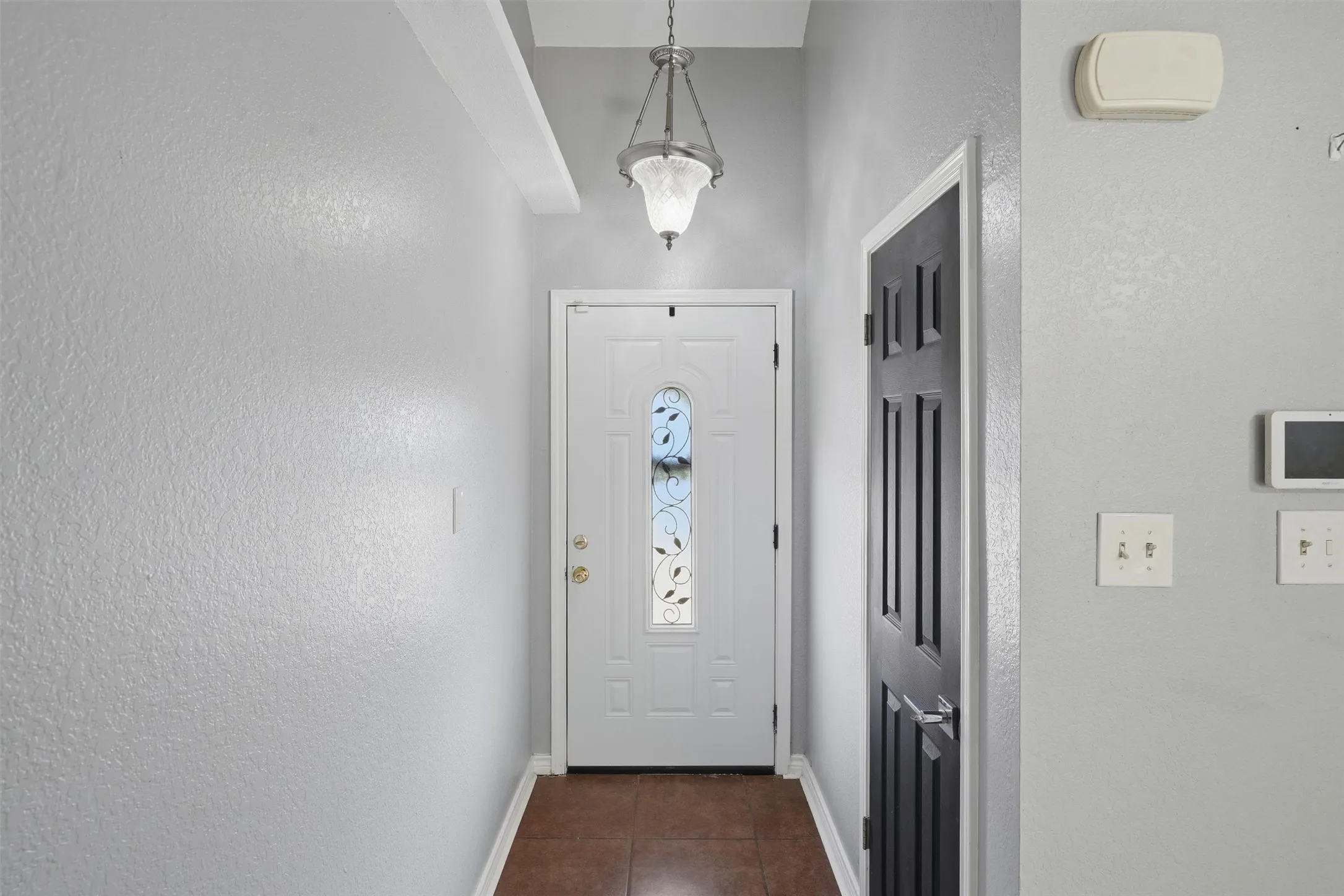 Single Family Residence For Sale in Dallas County , 912 Turner Court, Cedar Hill, Texas 75104, 3 Bedroom, 2 Bathroom, 2 Garage spaces, 1,310 Sqft, built in 1987, mls#21325706, Real Estate Agent in Cedar Hill, Homes For Sale in Dallas county, Homes For Sale in Cedar Hill, Realtor in Cedar Hill Texas, Real Estate Brokerage Independent Realty Texas, Luminita Cordes Realtor