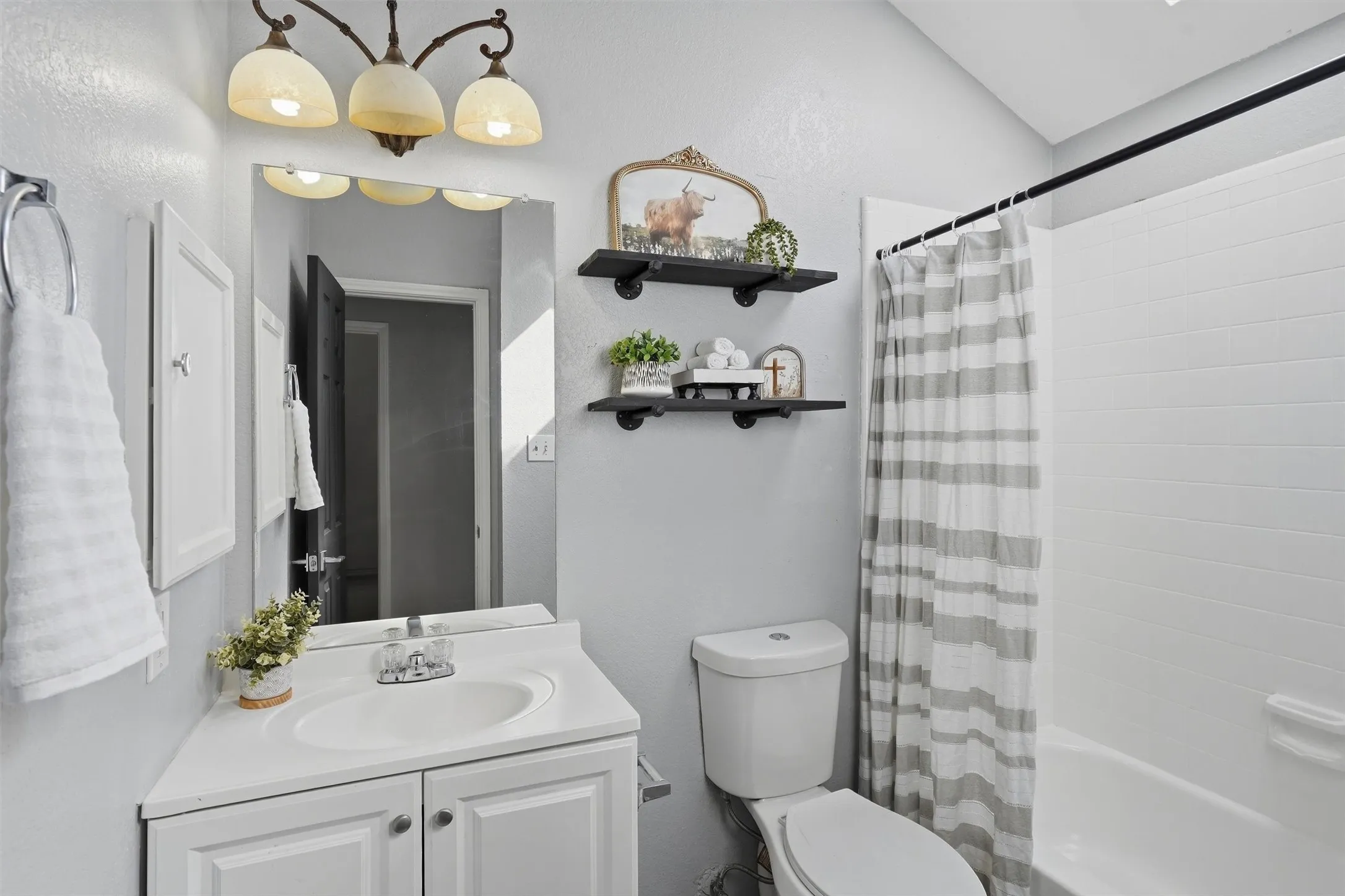 Single Family Residence For Sale in Dallas County , 912 Turner Court, Cedar Hill, Texas 75104, 3 Bedroom, 2 Bathroom, 2 Garage spaces, 1,310 Sqft, built in 1987, mls#21325706, Real Estate Agent in Cedar Hill, Homes For Sale in Dallas county, Homes For Sale in Cedar Hill, Realtor in Cedar Hill Texas, Real Estate Brokerage Independent Realty Texas, Luminita Cordes Realtor