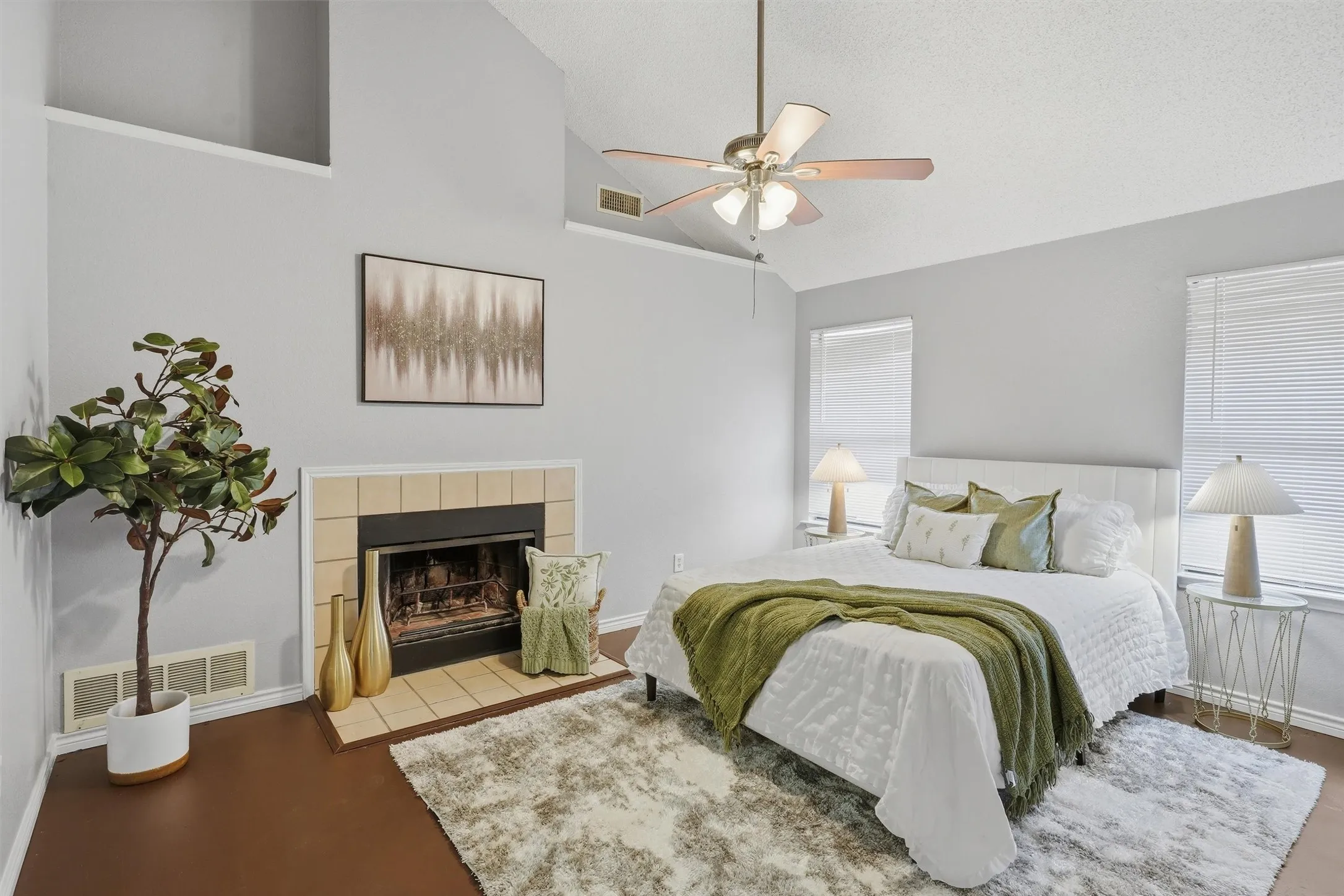 Single Family Residence For Sale in Dallas County , 912 Turner Court, Cedar Hill, Texas 75104, 3 Bedroom, 2 Bathroom, 2 Garage spaces, 1,310 Sqft, built in 1987, mls#21325706, Real Estate Agent in Cedar Hill, Homes For Sale in Dallas county, Homes For Sale in Cedar Hill, Realtor in Cedar Hill Texas, Real Estate Brokerage Independent Realty Texas, Luminita Cordes Realtor