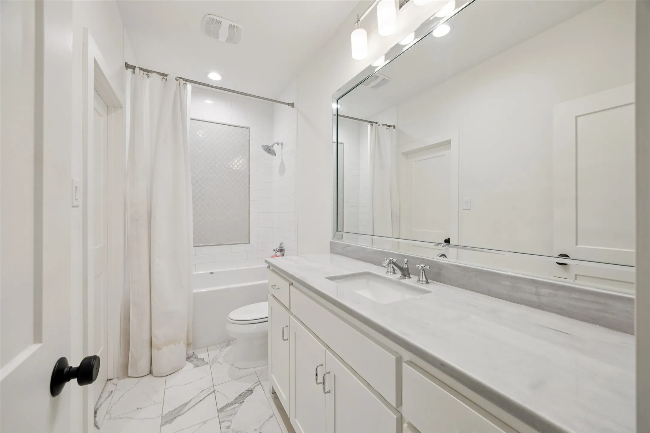 Single Family Residence For Rent in Collin County , 7025 County Road 202, Mc Kinney, Texas 75071, 5 Bedroom, 7 Bathroom, 3 Garage spaces, 5,751 Sqft, built in 2018, mls#21325718, Real Estate Agent in Mc Kinney, Homes For Rent in Collin county, Homes For Rent in Mc Kinney, Realtor in Mc Kinney Texas, Real Estate Brokerage Independent Realty Texas, Luminita Cordes Realtor