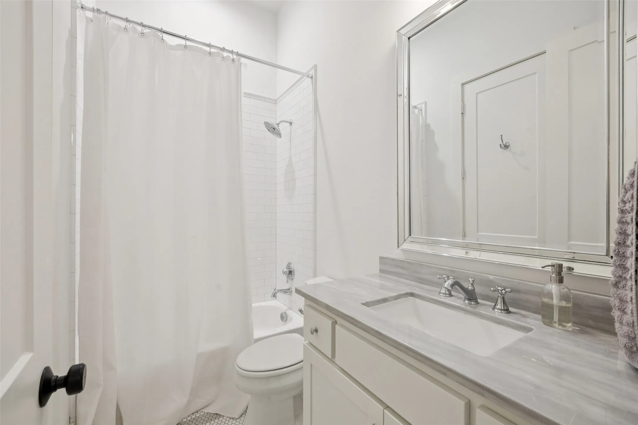 Single Family Residence For Rent in Collin County , 7025 County Road 202, Mc Kinney, Texas 75071, 5 Bedroom, 7 Bathroom, 3 Garage spaces, 5,751 Sqft, built in 2018, mls#21325718, Real Estate Agent in Mc Kinney, Homes For Rent in Collin county, Homes For Rent in Mc Kinney, Realtor in Mc Kinney Texas, Real Estate Brokerage Independent Realty Texas, Luminita Cordes Realtor