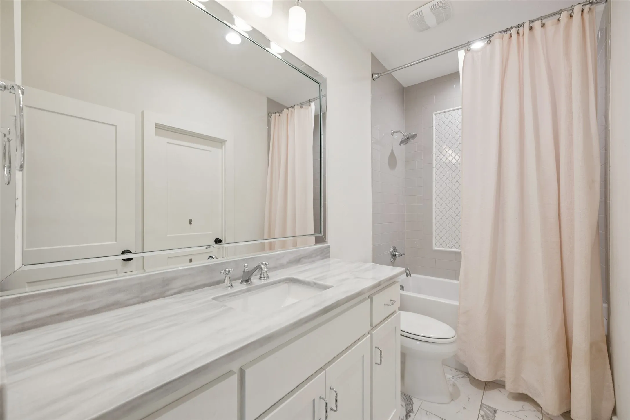 Single Family Residence For Rent in Collin County , 7025 County Road 202, Mc Kinney, Texas 75071, 5 Bedroom, 7 Bathroom, 3 Garage spaces, 5,751 Sqft, built in 2018, mls#21325718, Real Estate Agent in Mc Kinney, Homes For Rent in Collin county, Homes For Rent in Mc Kinney, Realtor in Mc Kinney Texas, Real Estate Brokerage Independent Realty Texas, Luminita Cordes Realtor