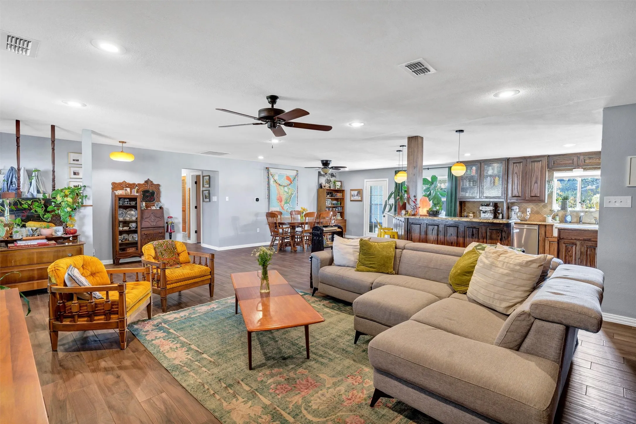 Single Family Residence For Rent in Hood County , 406 N Oak Lane, Tolar, Texas 76476, 5 Bedroom, 3 Bathroom, 2 Garage spaces, 3,300 Sqft, built in 1980, mls#21323139, Real Estate Agent in Tolar, Homes For Rent in Hood county, Homes For Rent in Tolar, Realtor in Tolar Texas, Real Estate Brokerage Independent Realty Texas, Luminita Cordes Realtor