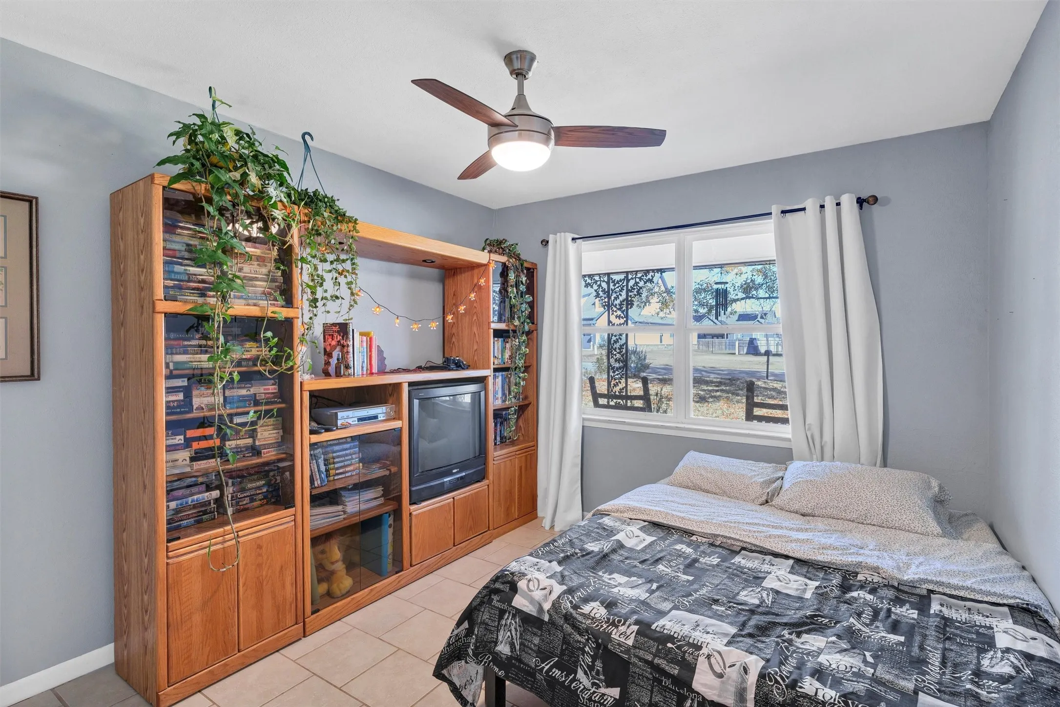 Single Family Residence For Rent in Hood County , 406 N Oak Lane, Tolar, Texas 76476, 5 Bedroom, 3 Bathroom, 2 Garage spaces, 3,300 Sqft, built in 1980, mls#21323139, Real Estate Agent in Tolar, Homes For Rent in Hood county, Homes For Rent in Tolar, Realtor in Tolar Texas, Real Estate Brokerage Independent Realty Texas, Luminita Cordes Realtor