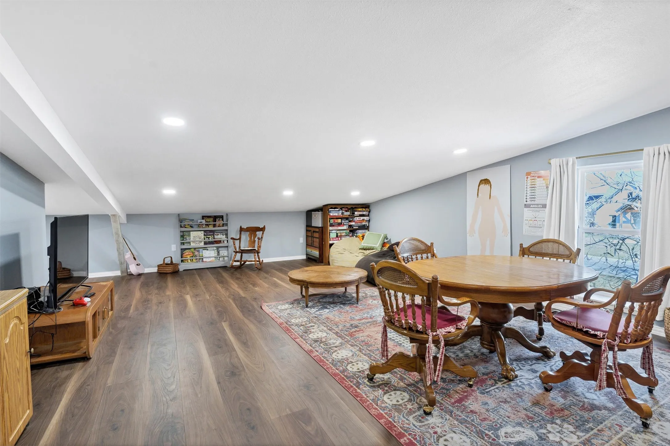 Single Family Residence For Rent in Hood County , 406 N Oak Lane, Tolar, Texas 76476, 5 Bedroom, 3 Bathroom, 2 Garage spaces, 3,300 Sqft, built in 1980, mls#21323139, Real Estate Agent in Tolar, Homes For Rent in Hood county, Homes For Rent in Tolar, Realtor in Tolar Texas, Real Estate Brokerage Independent Realty Texas, Luminita Cordes Realtor