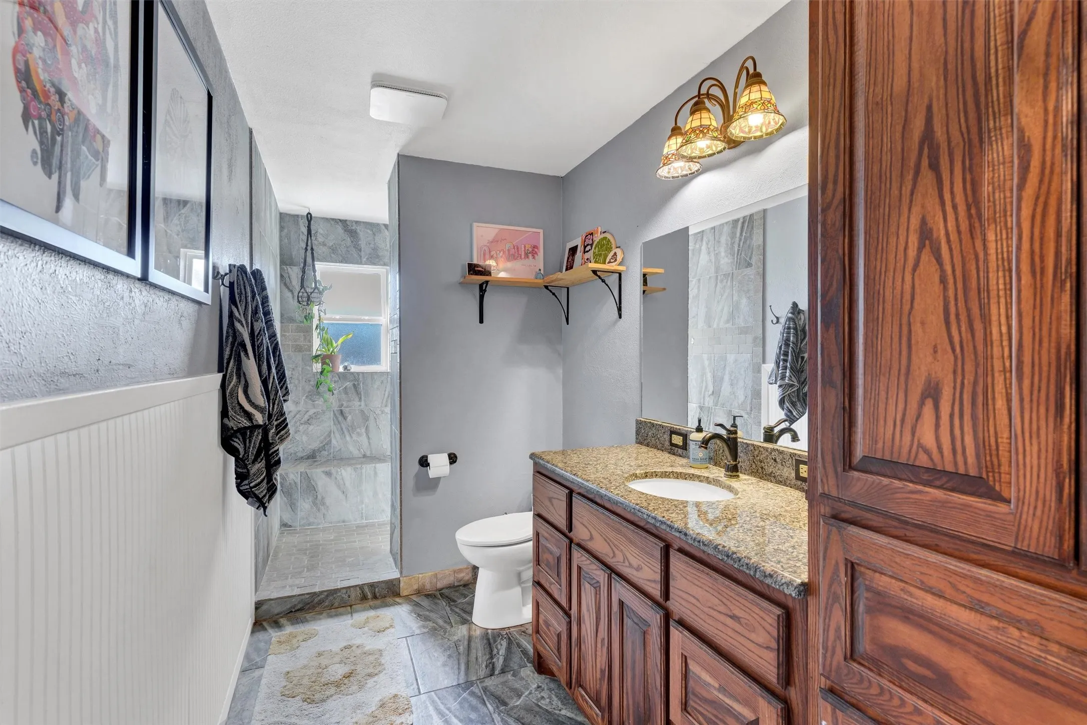 Single Family Residence For Rent in Hood County , 406 N Oak Lane, Tolar, Texas 76476, 5 Bedroom, 3 Bathroom, 2 Garage spaces, 3,300 Sqft, built in 1980, mls#21323139, Real Estate Agent in Tolar, Homes For Rent in Hood county, Homes For Rent in Tolar, Realtor in Tolar Texas, Real Estate Brokerage Independent Realty Texas, Luminita Cordes Realtor