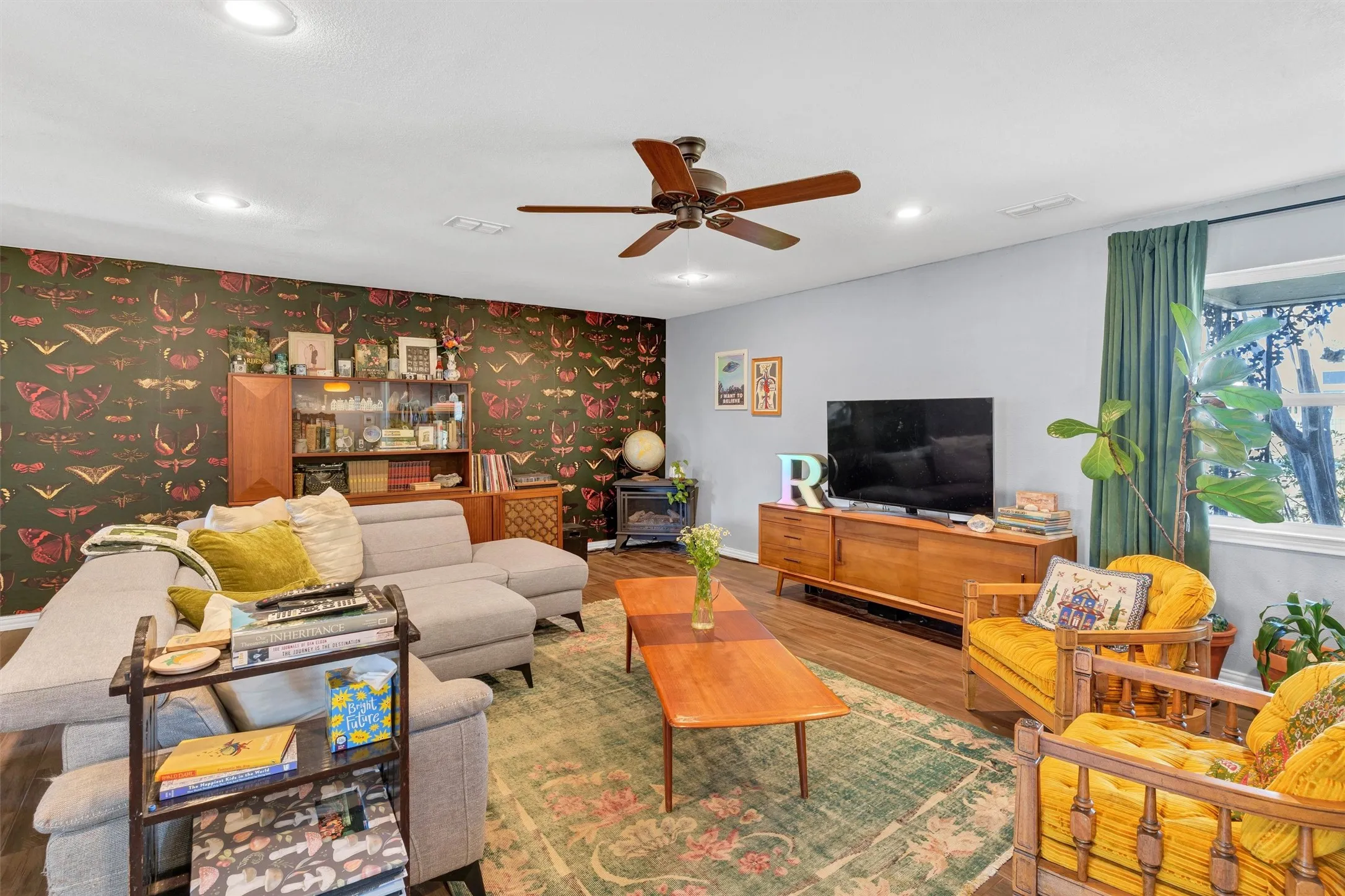 Single Family Residence For Rent in Hood County , 406 N Oak Lane, Tolar, Texas 76476, 5 Bedroom, 3 Bathroom, 2 Garage spaces, 3,300 Sqft, built in 1980, mls#21323139, Real Estate Agent in Tolar, Homes For Rent in Hood county, Homes For Rent in Tolar, Realtor in Tolar Texas, Real Estate Brokerage Independent Realty Texas, Luminita Cordes Realtor