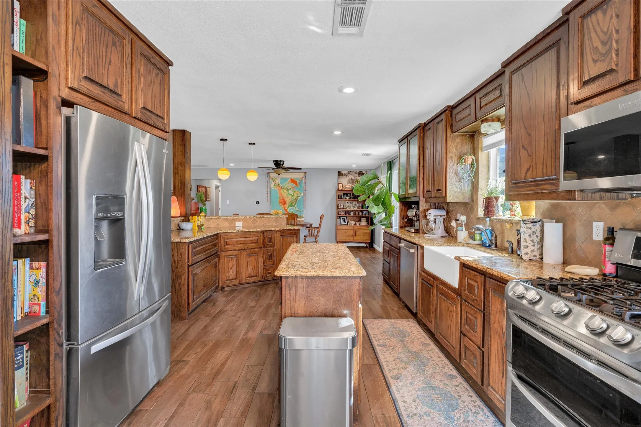 Single Family Residence For Rent in Hood County , 406 N Oak Lane, Tolar, Texas 76476, 5 Bedroom, 3 Bathroom, 2 Garage spaces, 3,300 Sqft, built in 1980, mls#21323139, Real Estate Agent in Tolar, Homes For Rent in Hood county, Homes For Rent in Tolar, Realtor in Tolar Texas, Real Estate Brokerage Independent Realty Texas, Luminita Cordes Realtor