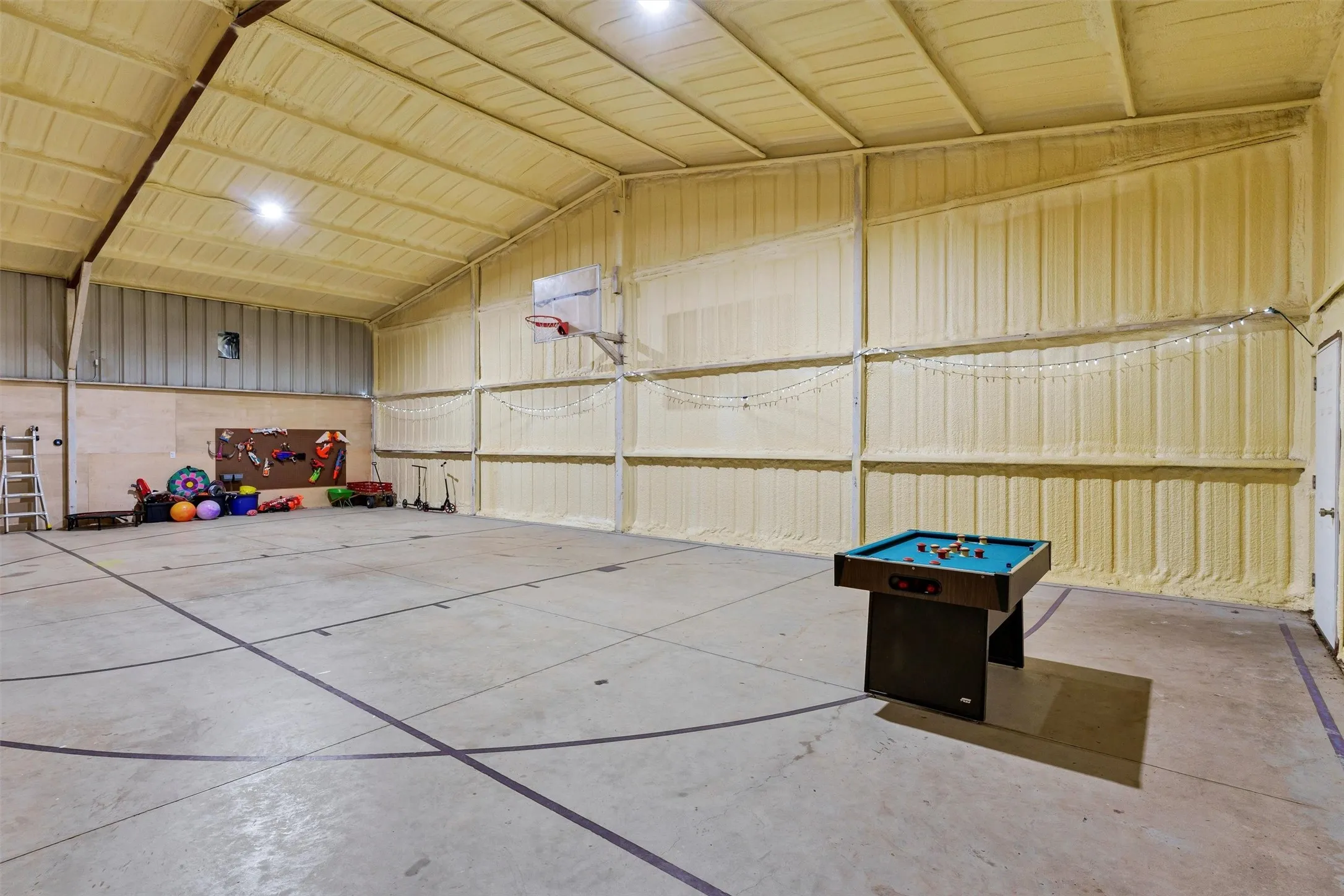 Single Family Residence For Rent in Hood County , 406 N Oak Lane, Tolar, Texas 76476, 5 Bedroom, 3 Bathroom, 2 Garage spaces, 3,300 Sqft, built in 1980, mls#21323139, Real Estate Agent in Tolar, Homes For Rent in Hood county, Homes For Rent in Tolar, Realtor in Tolar Texas, Real Estate Brokerage Independent Realty Texas, Luminita Cordes Realtor