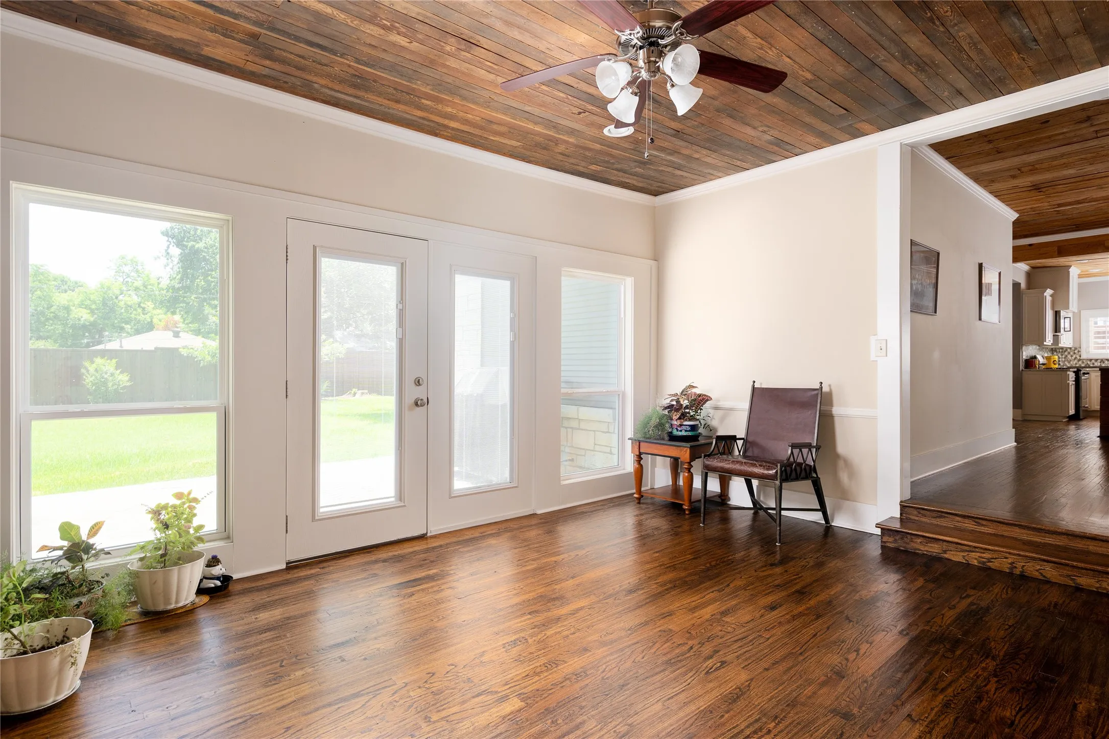 Single Family Residence For Sale in Grayson County , 406 E Main Street, Whitesboro, Texas 76273, 3 Bedroom, 3 Bathroom, 3 Garage spaces, 2,495 Sqft, built in 1950, mls#21322787, Real Estate Agent in Whitesboro, Homes For Sale in Grayson county, Homes For Sale in Whitesboro, Realtor in Whitesboro Texas, Real Estate Brokerage Independent Realty Texas, Luminita Cordes Realtor