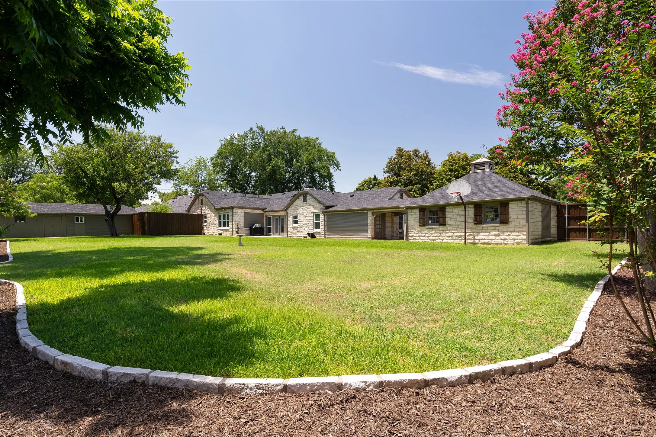 Single Family Residence For Sale in Grayson County , 406 E Main Street, Whitesboro, Texas 76273, 3 Bedroom, 3 Bathroom, 3 Garage spaces, 2,495 Sqft, built in 1950, mls#21322787, Real Estate Agent in Whitesboro, Homes For Sale in Grayson county, Homes For Sale in Whitesboro, Realtor in Whitesboro Texas, Real Estate Brokerage Independent Realty Texas, Luminita Cordes Realtor