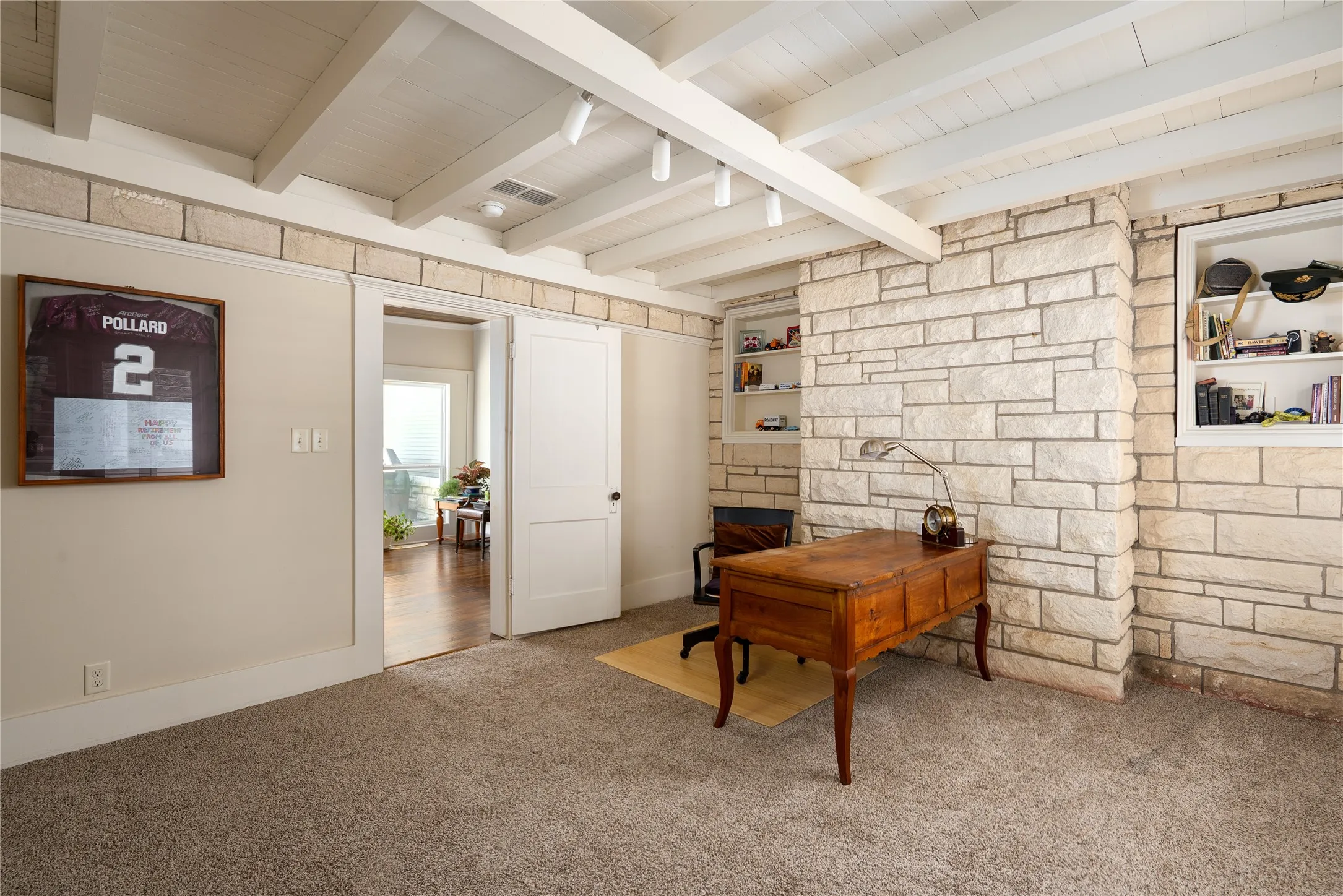 Single Family Residence For Sale in Grayson County , 406 E Main Street, Whitesboro, Texas 76273, 3 Bedroom, 3 Bathroom, 3 Garage spaces, 2,495 Sqft, built in 1950, mls#21322787, Real Estate Agent in Whitesboro, Homes For Sale in Grayson county, Homes For Sale in Whitesboro, Realtor in Whitesboro Texas, Real Estate Brokerage Independent Realty Texas, Luminita Cordes Realtor