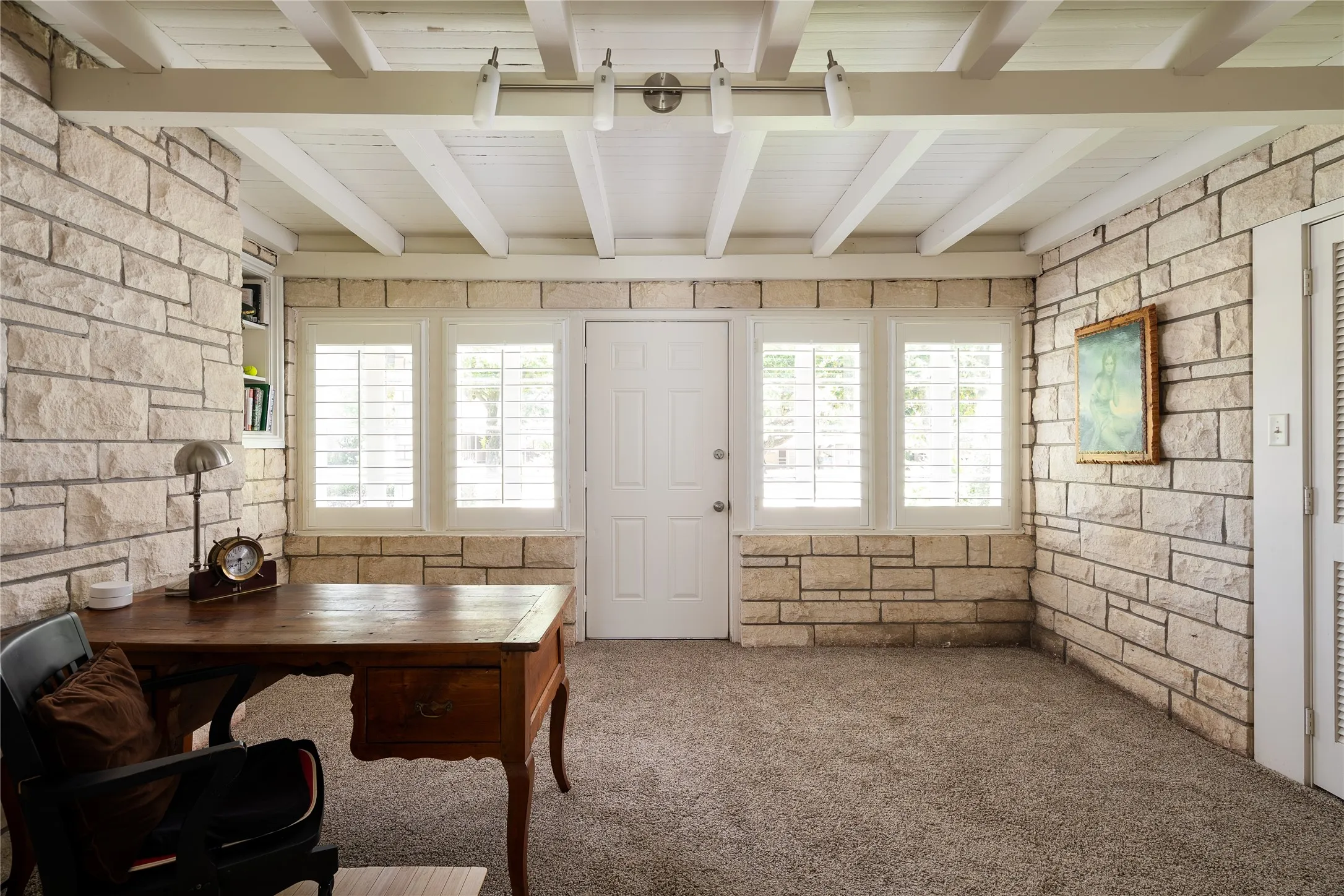 Single Family Residence For Sale in Grayson County , 406 E Main Street, Whitesboro, Texas 76273, 3 Bedroom, 3 Bathroom, 3 Garage spaces, 2,495 Sqft, built in 1950, mls#21322787, Real Estate Agent in Whitesboro, Homes For Sale in Grayson county, Homes For Sale in Whitesboro, Realtor in Whitesboro Texas, Real Estate Brokerage Independent Realty Texas, Luminita Cordes Realtor