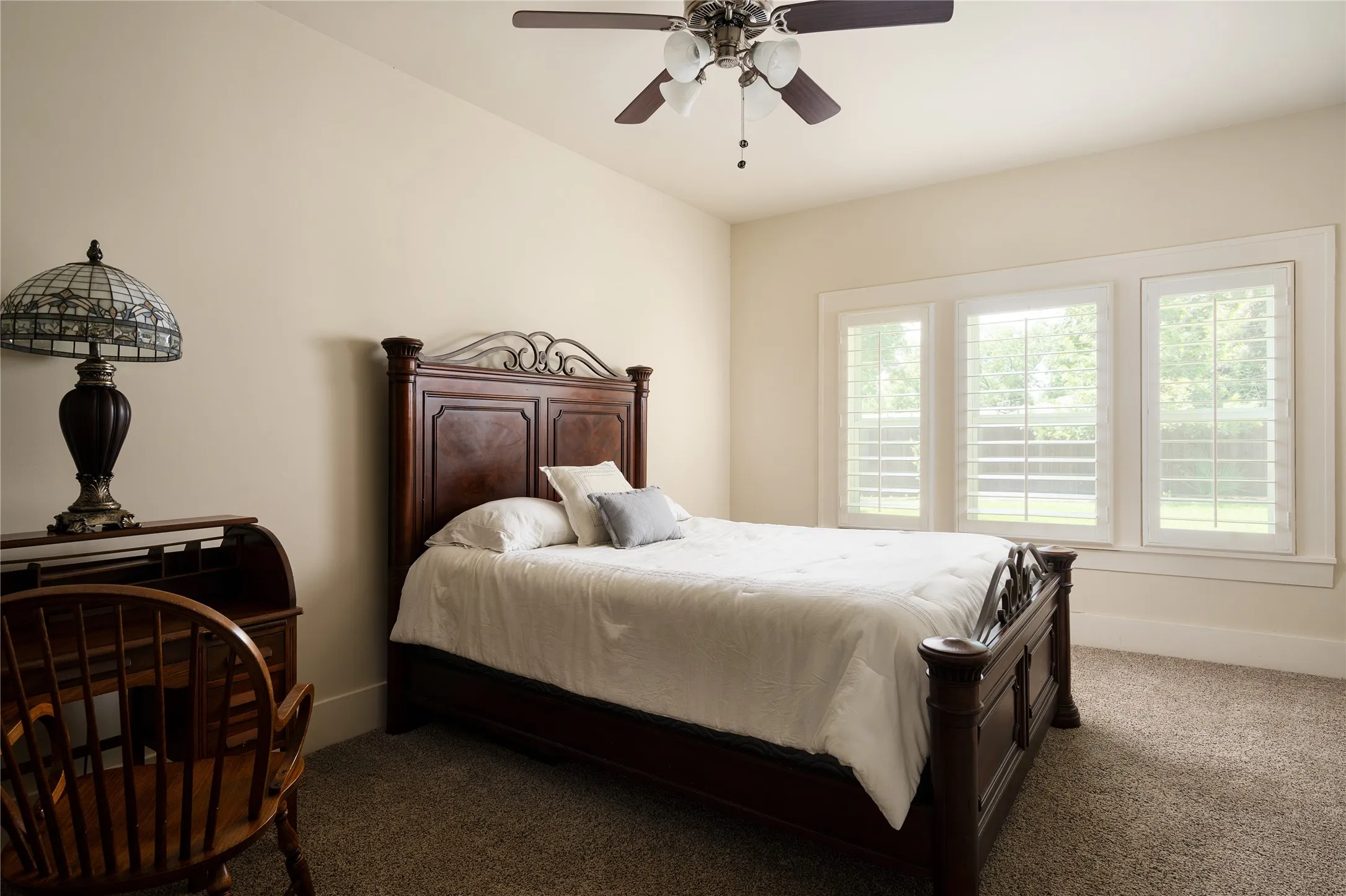 Single Family Residence For Sale in Grayson County , 406 E Main Street, Whitesboro, Texas 76273, 3 Bedroom, 3 Bathroom, 3 Garage spaces, 2,495 Sqft, built in 1950, mls#21322787, Real Estate Agent in Whitesboro, Homes For Sale in Grayson county, Homes For Sale in Whitesboro, Realtor in Whitesboro Texas, Real Estate Brokerage Independent Realty Texas, Luminita Cordes Realtor