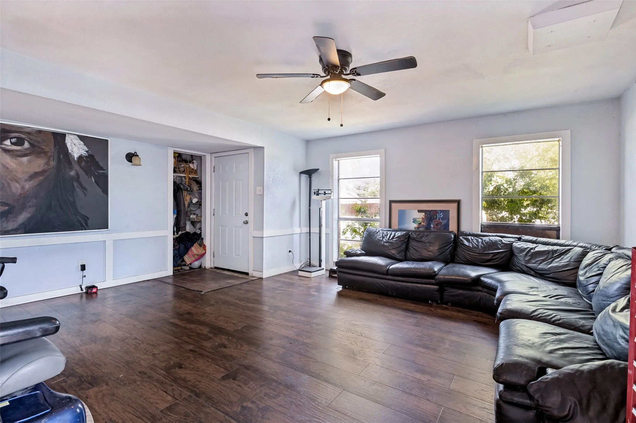 Single Family Residence For Sale in Dallas County , 422 N Holiday Drive, Grand Prairie, Texas 75052, 3 Bedroom, 2 Bathroom, 2 Garage spaces, 1,284 Sqft, built in 1972, mls#21325653, Real Estate Agent in Grand Prairie, Homes For Sale in Dallas county, Homes For Sale in Grand Prairie, Realtor in Grand Prairie Texas, Real Estate Brokerage Independent Realty Texas, Luminita Cordes Realtor