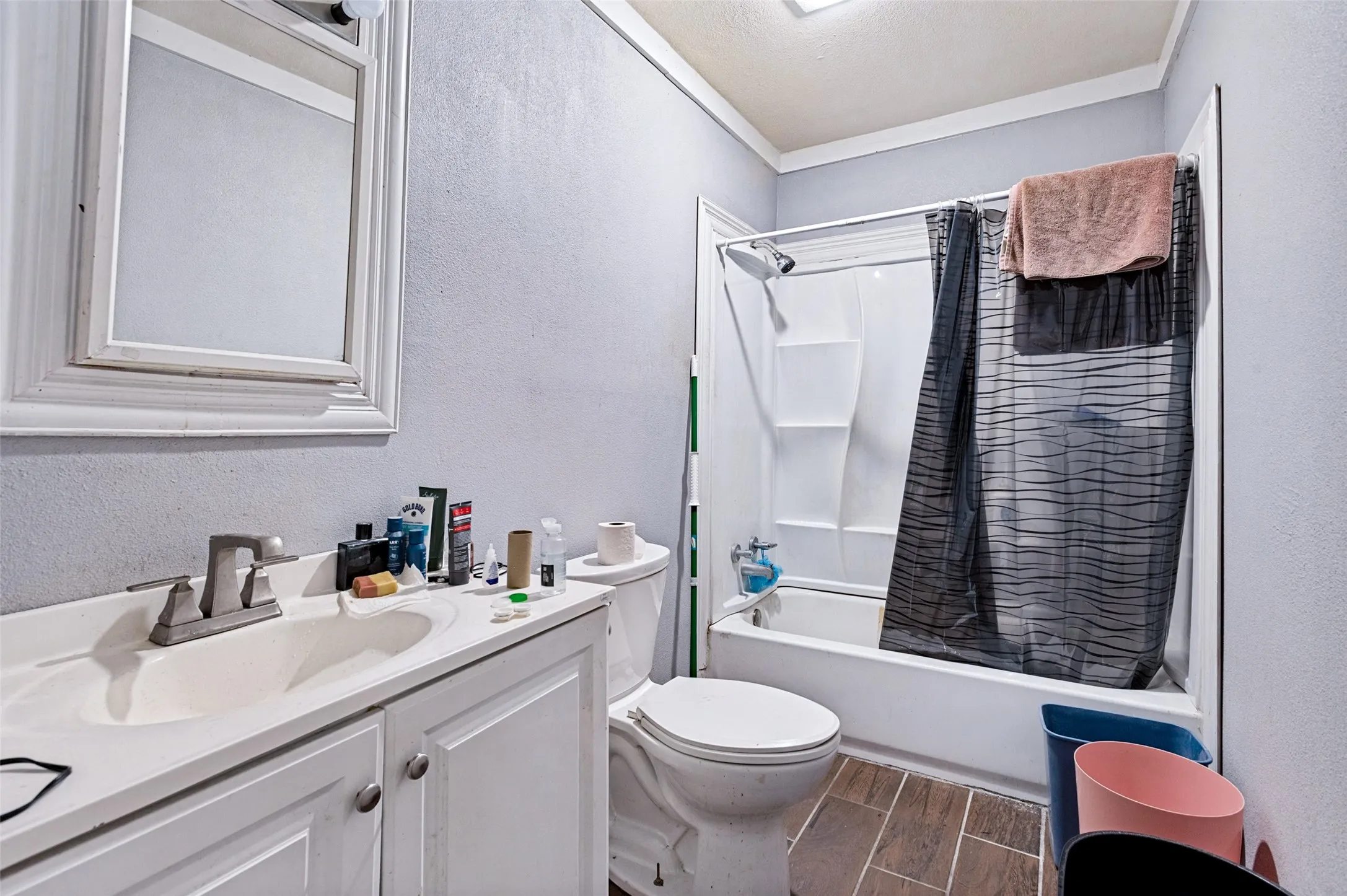 Single Family Residence For Sale in Dallas County , 422 N Holiday Drive, Grand Prairie, Texas 75052, 3 Bedroom, 2 Bathroom, 2 Garage spaces, 1,284 Sqft, built in 1972, mls#21325653, Real Estate Agent in Grand Prairie, Homes For Sale in Dallas county, Homes For Sale in Grand Prairie, Realtor in Grand Prairie Texas, Real Estate Brokerage Independent Realty Texas, Luminita Cordes Realtor