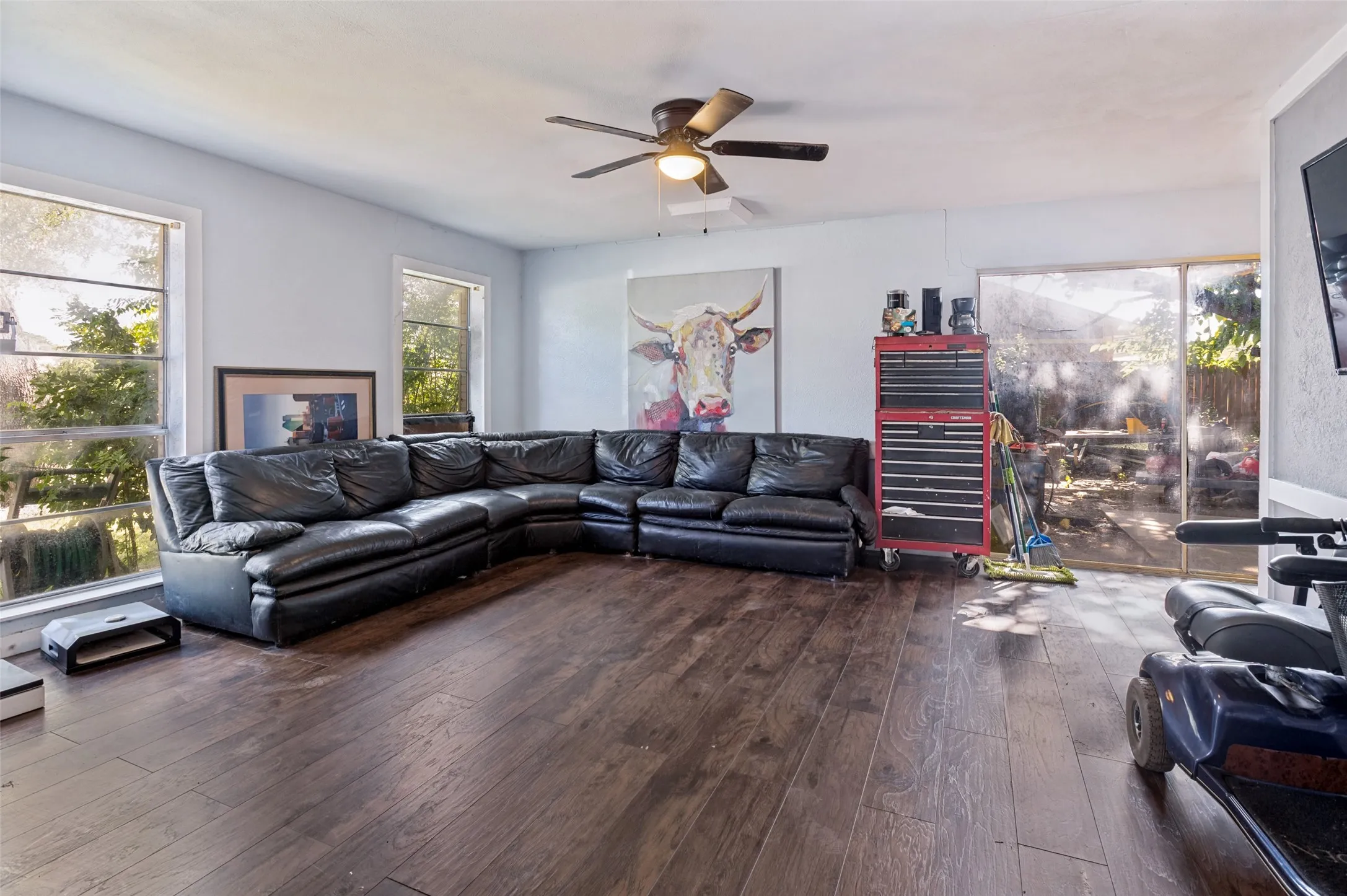 Single Family Residence For Sale in Dallas County , 422 N Holiday Drive, Grand Prairie, Texas 75052, 3 Bedroom, 2 Bathroom, 2 Garage spaces, 1,284 Sqft, built in 1972, mls#21325653, Real Estate Agent in Grand Prairie, Homes For Sale in Dallas county, Homes For Sale in Grand Prairie, Realtor in Grand Prairie Texas, Real Estate Brokerage Independent Realty Texas, Luminita Cordes Realtor