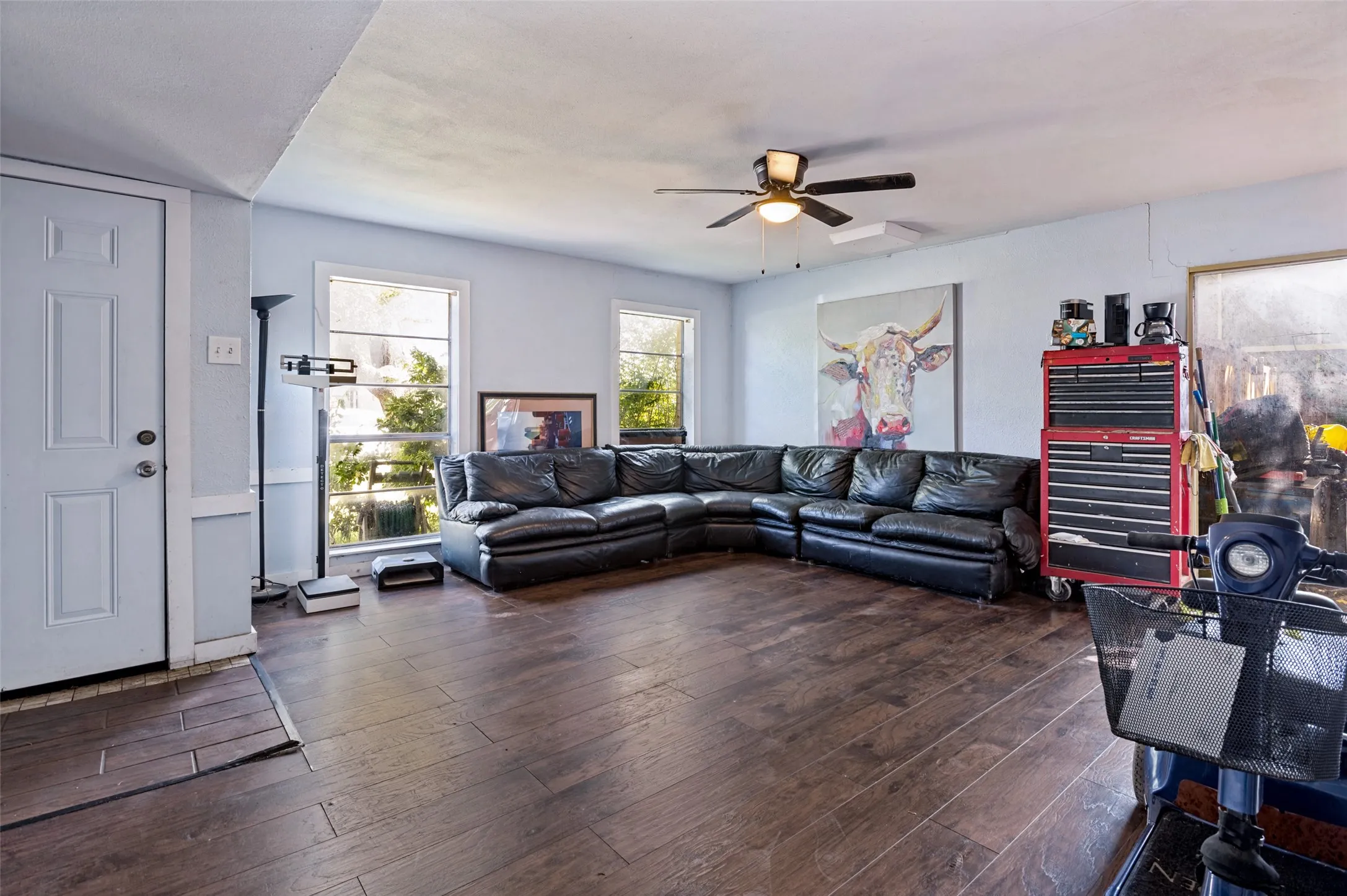Single Family Residence For Sale in Dallas County , 422 N Holiday Drive, Grand Prairie, Texas 75052, 3 Bedroom, 2 Bathroom, 2 Garage spaces, 1,284 Sqft, built in 1972, mls#21325653, Real Estate Agent in Grand Prairie, Homes For Sale in Dallas county, Homes For Sale in Grand Prairie, Realtor in Grand Prairie Texas, Real Estate Brokerage Independent Realty Texas, Luminita Cordes Realtor
