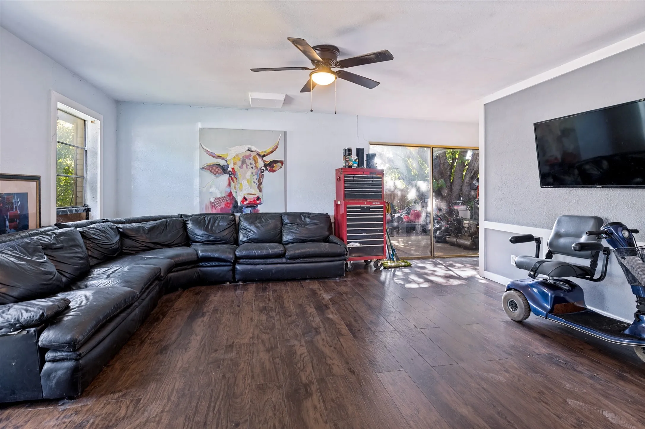 Single Family Residence For Sale in Dallas County , 422 N Holiday Drive, Grand Prairie, Texas 75052, 3 Bedroom, 2 Bathroom, 2 Garage spaces, 1,284 Sqft, built in 1972, mls#21325653, Real Estate Agent in Grand Prairie, Homes For Sale in Dallas county, Homes For Sale in Grand Prairie, Realtor in Grand Prairie Texas, Real Estate Brokerage Independent Realty Texas, Luminita Cordes Realtor