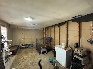 Large bonus room with Utilitiy