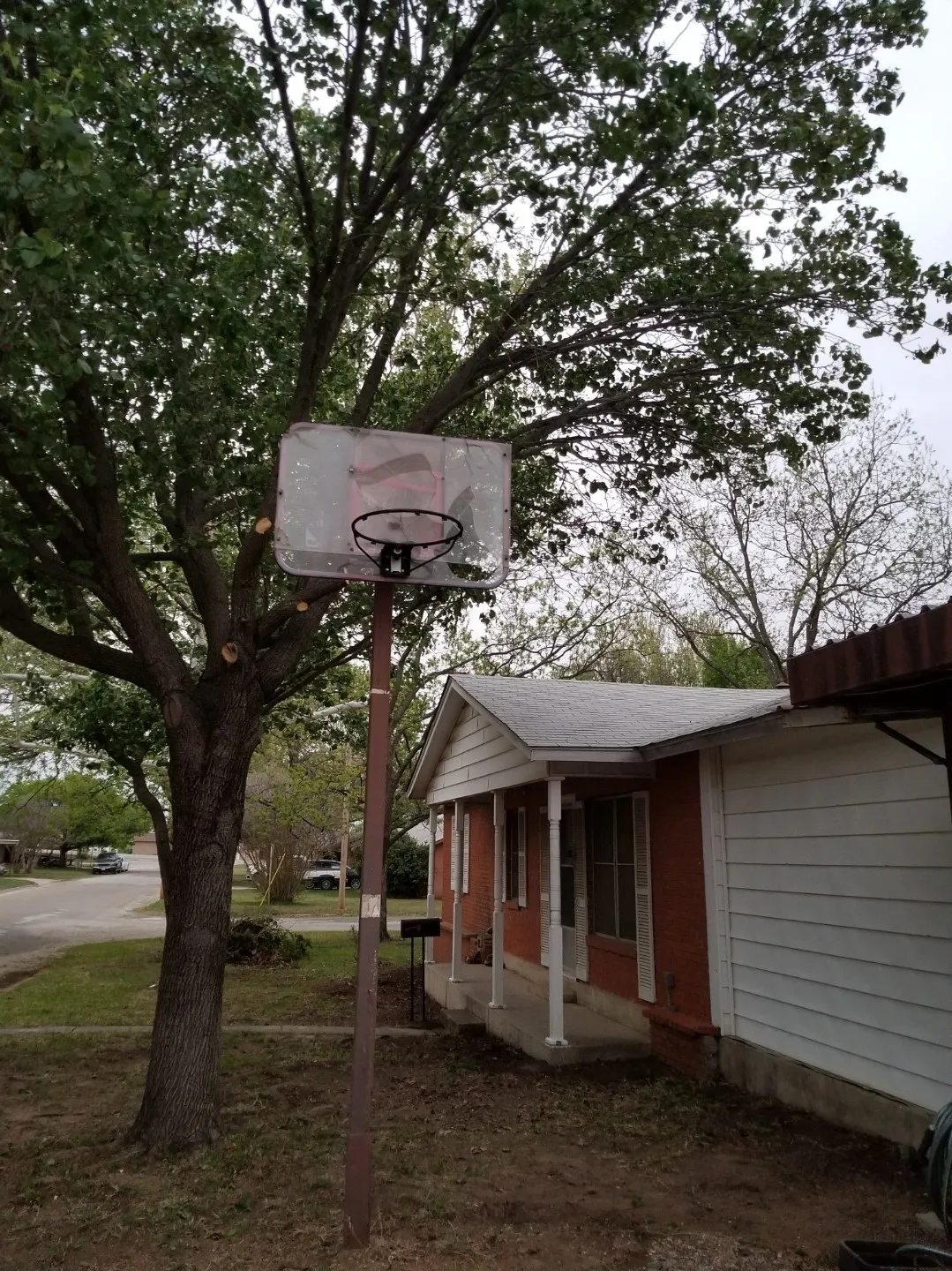 Single Family Residence For Sale in Montague County , 201 Hillcrest Drive, Nocona, Texas 76255, 3 Bedroom, 2 Bathroom, Garage spaces, 1,300 Sqft, built in 1965, mls#21321870, Real Estate Agent in Nocona, Homes For Sale in Montague county, Homes For Sale in Nocona, Realtor in Nocona Texas, Real Estate Brokerage Independent Realty Texas, Luminita Cordes Realtor