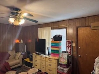 Single Family Residence For Sale in Montague County , 201 Hillcrest Drive, Nocona, Texas 76255, 3 Bedroom, 2 Bathroom, Garage spaces, 1,300 Sqft, built in 1965, mls#21321870, Real Estate Agent in Nocona, Homes For Sale in Montague county, Homes For Sale in Nocona, Realtor in Nocona Texas, Real Estate Brokerage Independent Realty Texas, Luminita Cordes Realtor