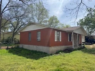 Single Family Residence For Sale in Montague County , 201 Hillcrest Drive, Nocona, Texas 76255, 3 Bedroom, 2 Bathroom, Garage spaces, 1,300 Sqft, built in 1965, mls#21321870, Real Estate Agent in Nocona, Homes For Sale in Montague county, Homes For Sale in Nocona, Realtor in Nocona Texas, Real Estate Brokerage Independent Realty Texas, Luminita Cordes Realtor