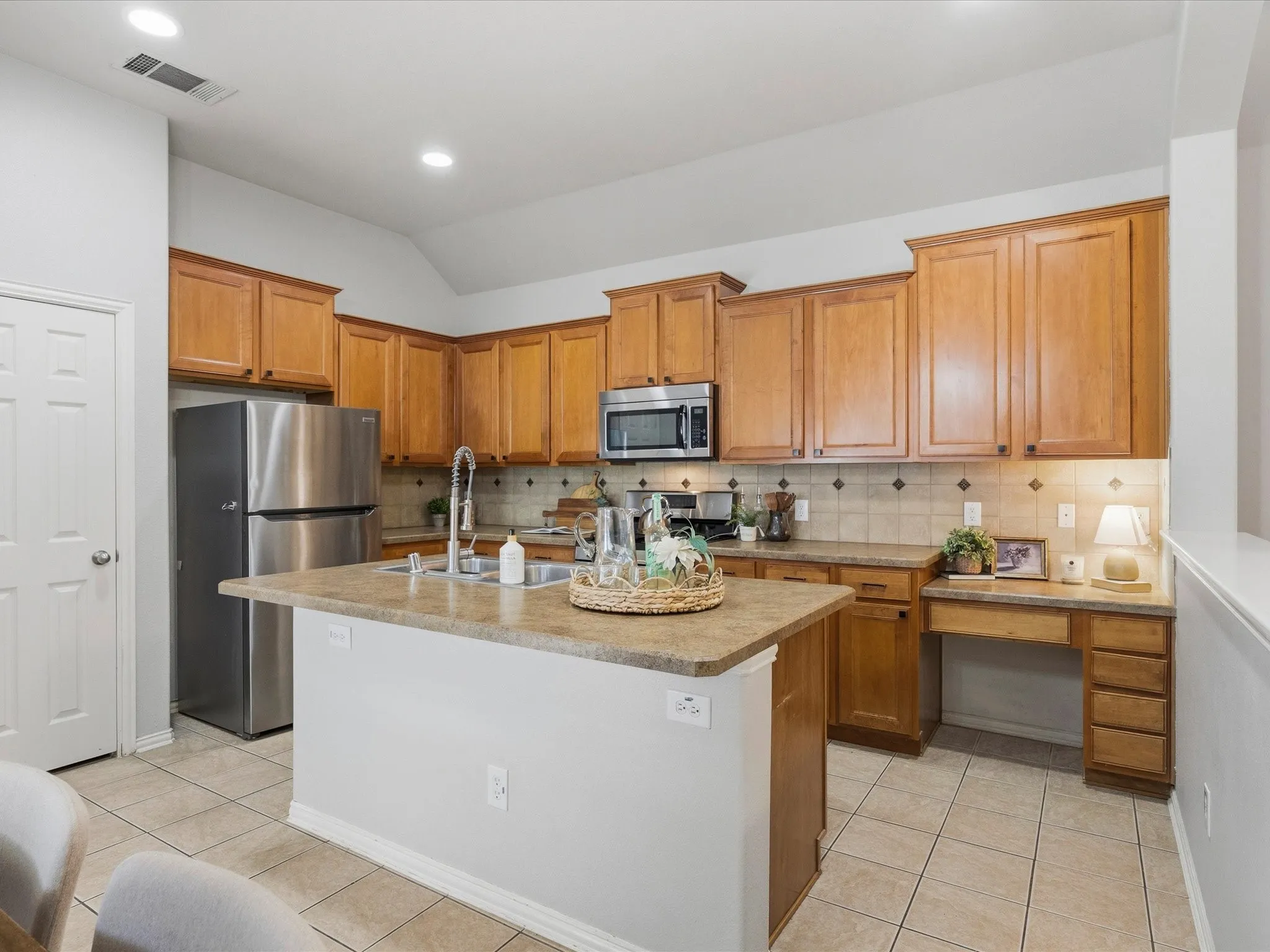 Corian counters, island with breakfast bar, stainless steel appliances