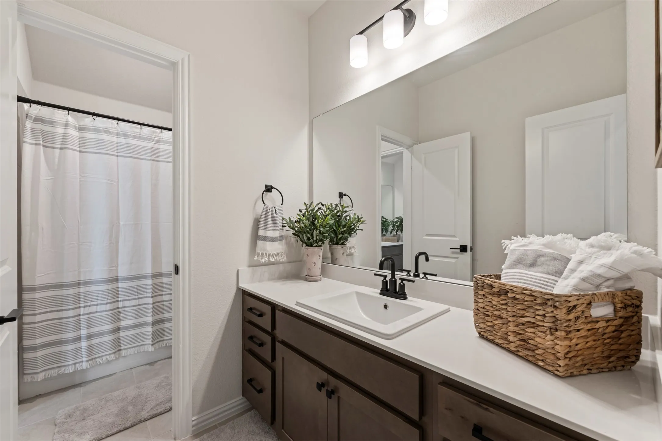 Single Family Residence For Sale in Ellis County , 3502 Prickly Pear Trail, Venus, Texas 76084, 4 Bedroom, 3 Bathroom, 2 Garage spaces, 3,030 Sqft, built in 2024, mls#21324816, Real Estate Agent in Venus, Homes For Sale in Ellis county, Homes For Sale in Venus, Realtor in Venus Texas, Real Estate Brokerage Independent Realty Texas, Luminita Cordes Realtor
