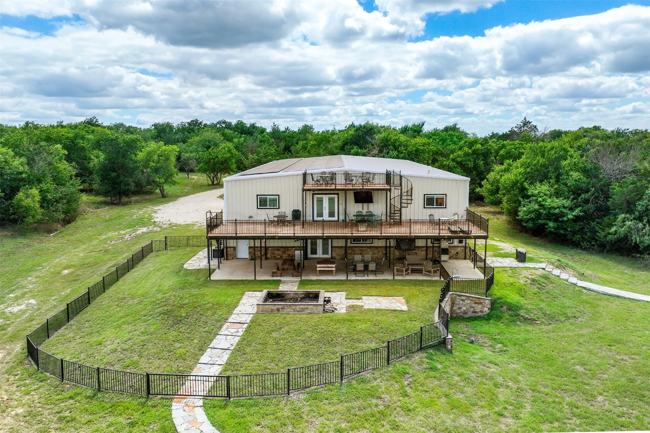 Farm For Sale in Hill County , 2129 HCR 3322 Loop, Hubbard, Texas 76648, 5 Bedroom, 6 Bathroom, Garage spaces, 3,000 Sqft, built in 2021, mls#21313710, Real Estate Agent in Hubbard, Homes For Sale in Hill county, Homes For Sale in Hubbard, Realtor in Hubbard Texas, Real Estate Brokerage Independent Realty Texas, Luminita Cordes Realtor