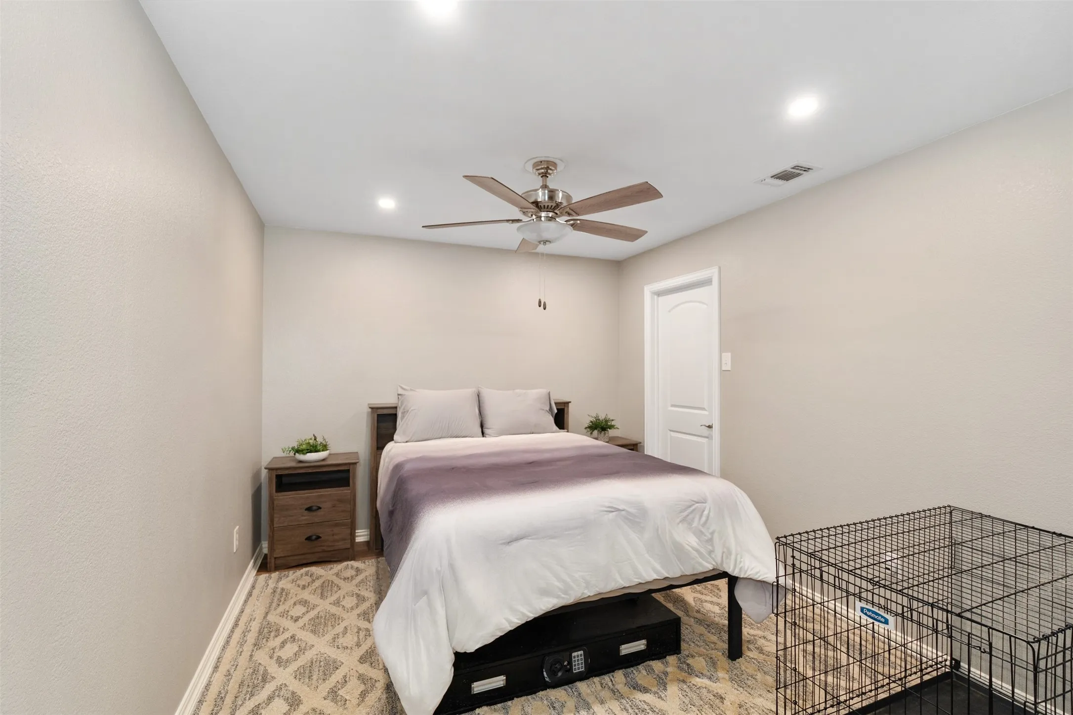 Downstairs bedroom.