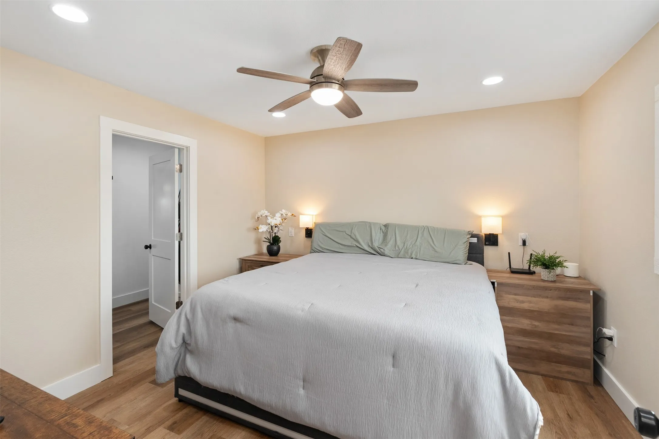 2nd upstairs ensuite bedroom.