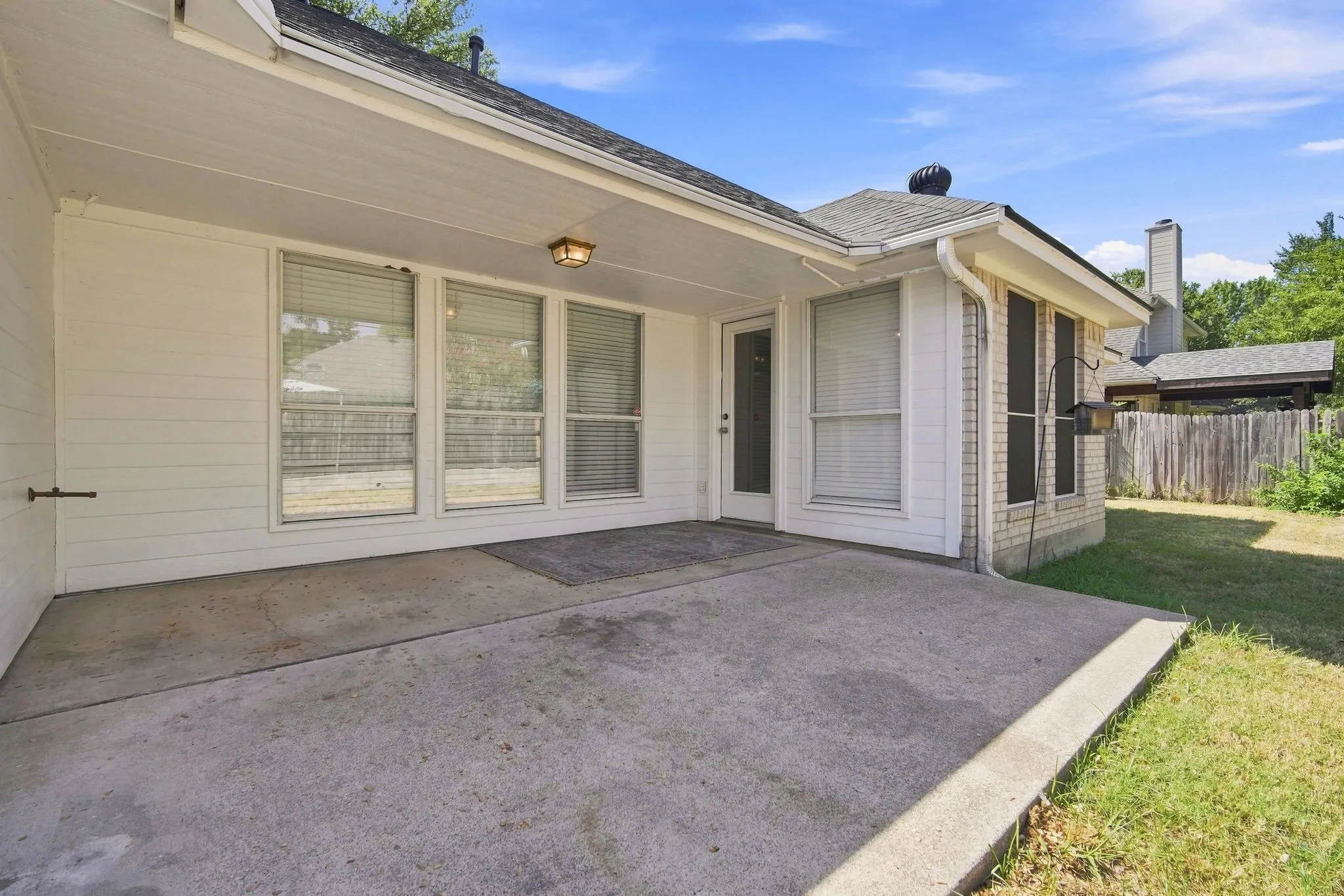 Single Family Residence For Sale in Tarrant County , 907 Red Oak Drive, Mansfield, Texas 76063, 4 Bedroom, 3 Bathroom, 2 Garage spaces, 1,862 Sqft, built in 1993, mls#21325771, Real Estate Agent in Mansfield, Homes For Sale in Tarrant county, Homes For Sale in Mansfield, Realtor in Mansfield Texas, Real Estate Brokerage Independent Realty Texas, Luminita Cordes Realtor