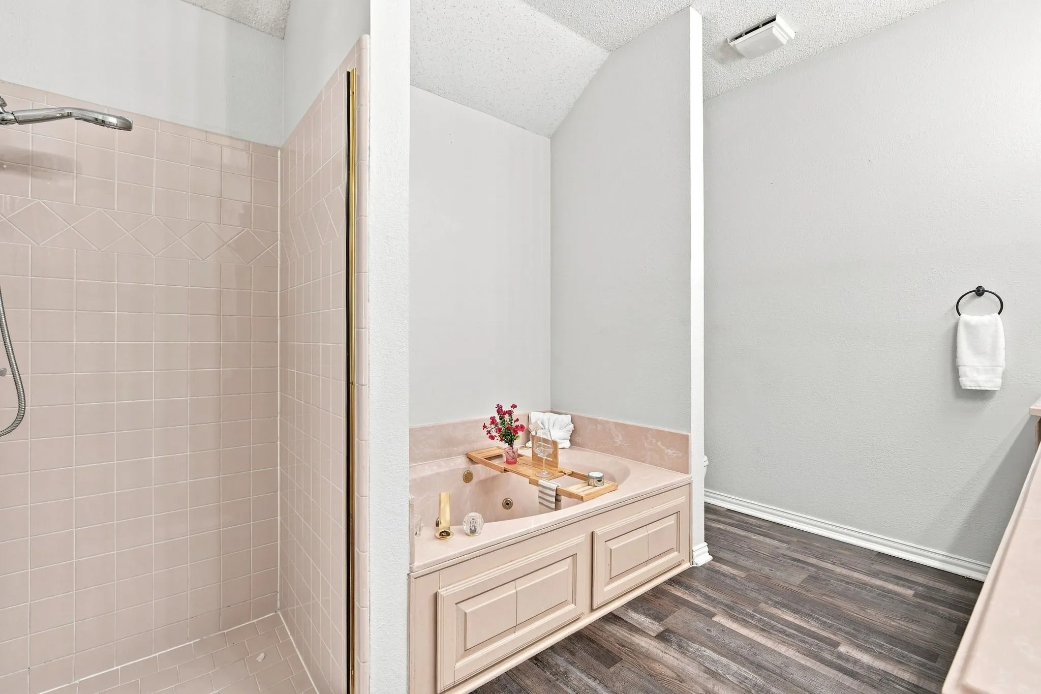 Single Family Residence For Sale in Tarrant County , 907 Red Oak Drive, Mansfield, Texas 76063, 4 Bedroom, 3 Bathroom, 2 Garage spaces, 1,862 Sqft, built in 1993, mls#21325771, Real Estate Agent in Mansfield, Homes For Sale in Tarrant county, Homes For Sale in Mansfield, Realtor in Mansfield Texas, Real Estate Brokerage Independent Realty Texas, Luminita Cordes Realtor