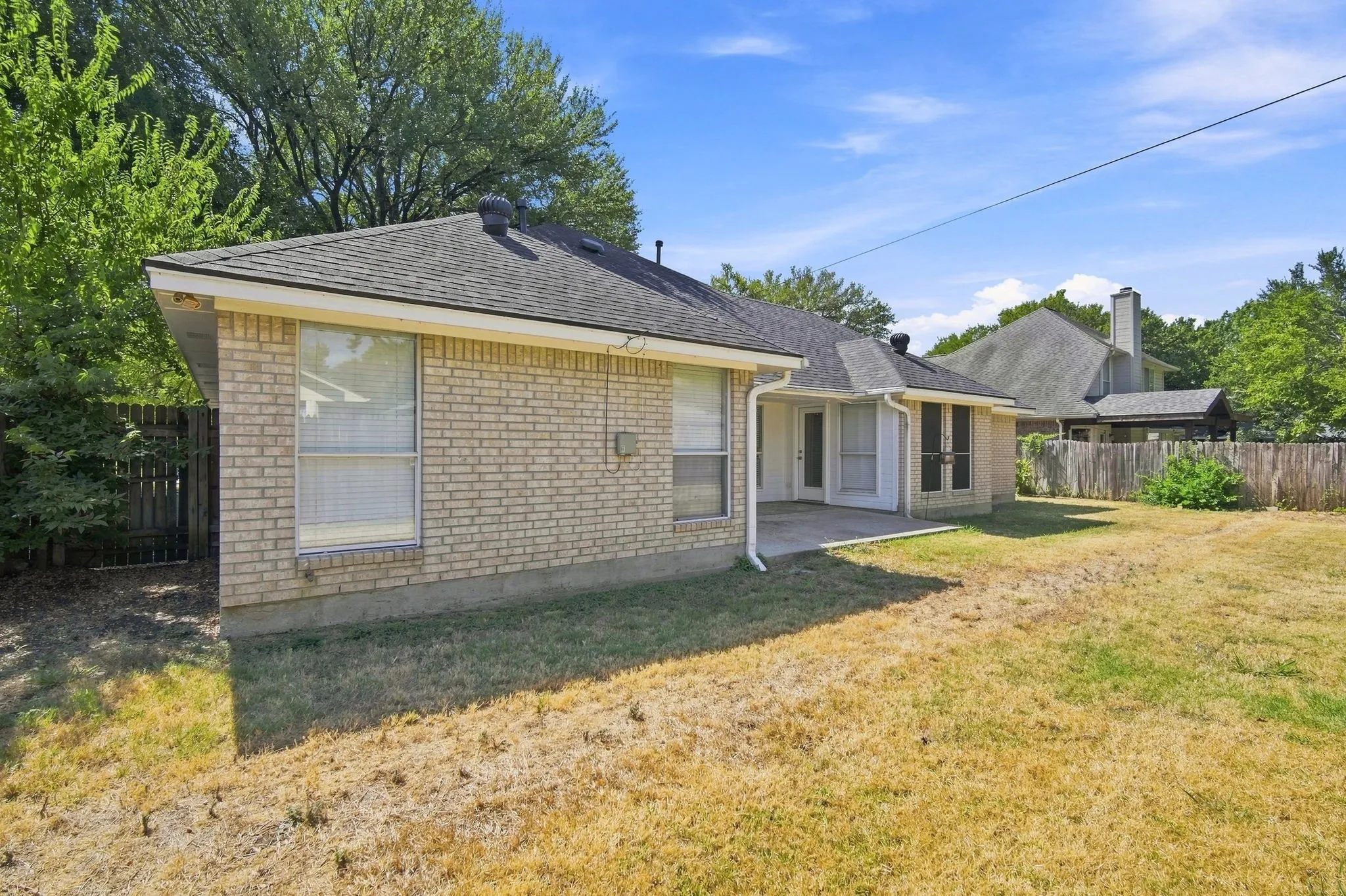 Single Family Residence For Sale in Tarrant County , 907 Red Oak Drive, Mansfield, Texas 76063, 4 Bedroom, 3 Bathroom, 2 Garage spaces, 1,862 Sqft, built in 1993, mls#21325771, Real Estate Agent in Mansfield, Homes For Sale in Tarrant county, Homes For Sale in Mansfield, Realtor in Mansfield Texas, Real Estate Brokerage Independent Realty Texas, Luminita Cordes Realtor