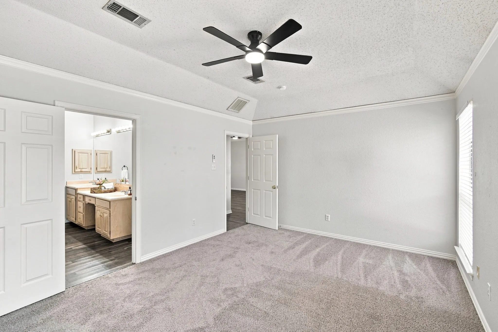 Single Family Residence For Sale in Tarrant County , 907 Red Oak Drive, Mansfield, Texas 76063, 4 Bedroom, 3 Bathroom, 2 Garage spaces, 1,862 Sqft, built in 1993, mls#21325771, Real Estate Agent in Mansfield, Homes For Sale in Tarrant county, Homes For Sale in Mansfield, Realtor in Mansfield Texas, Real Estate Brokerage Independent Realty Texas, Luminita Cordes Realtor