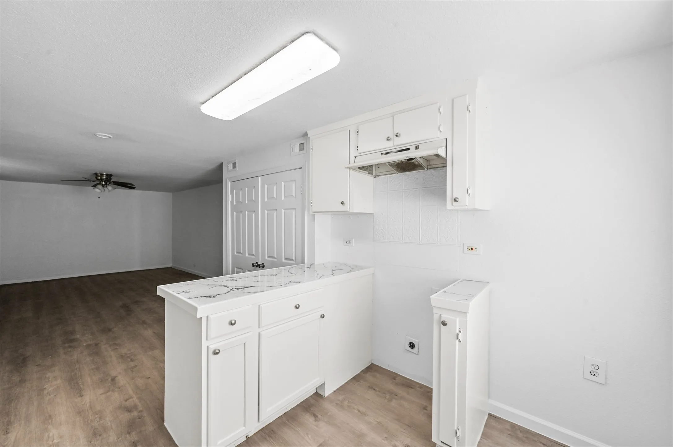 Quadruplex For Sale in Grayson County , 120 E Monterey Street, Denison, Texas 75021, 8 Bedroom, 4 Bathroom, Garage spaces, 0 Sqft, built in 1950, Price $385,000, mls#21325267, Real Estate Agent in Denison, Homes For Sale in Grayson county, Homes For Sale in Denison, Realtor in Denison Texas, Real Estate Brokerage Independent Realty Texas, Luminita Cordes Realtor