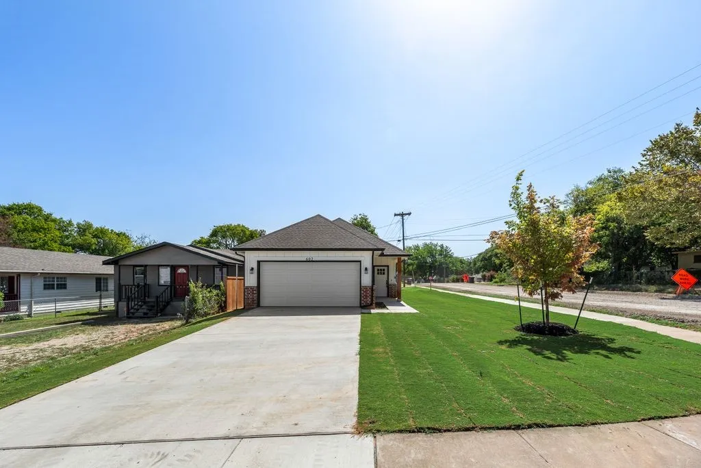 Single Family Residence For Sale in Ellis County , 602 N 7TH Street, Midlothian, Texas 76065, 3 Bedroom, 2 Bathroom, 2 Garage spaces, 1,287 Sqft, built in 2026, mls#21325759, Real Estate Agent in Midlothian, Homes For Sale in Ellis county, Homes For Sale in Midlothian, Realtor in Midlothian Texas, Real Estate Brokerage Independent Realty Texas, Luminita Cordes Realtor