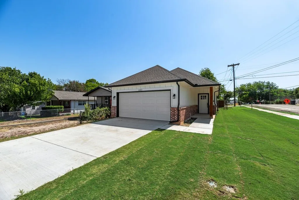 Single Family Residence For Sale in Ellis County , 602 N 7TH Street, Midlothian, Texas 76065, 3 Bedroom, 2 Bathroom, 2 Garage spaces, 1,287 Sqft, built in 2026, mls#21325759, Real Estate Agent in Midlothian, Homes For Sale in Ellis county, Homes For Sale in Midlothian, Realtor in Midlothian Texas, Real Estate Brokerage Independent Realty Texas, Luminita Cordes Realtor